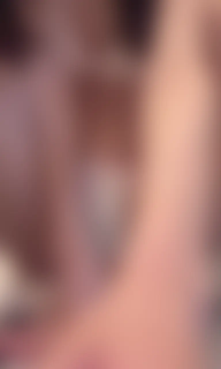 お疲れ様です、ももかです❤
以前アップして大反響だった岩盤浴動画、実はさらに近くで撮っていた秘蔵映像がありました。
公共の岩盤浴室での露出プレイ。
絶頂の瞬間に前方へ吹き出した大量の失禁が、カメラにとんでもなく飛んできたんです。
画面の向こう側の皆さん
私の熱いしぶき、今まさに顔にかかってる感覚で見てくれてる……?
すぐ目の前で岩盤浴の床面を汚し、カメラまで汚していく私の暴挙。
事務員の理性が至近距離で崩壊する音と映像、じっくり観察してほしいな。
感想DMでお待ちしています♡
#28歳 #事務職OL #裏垢 #露出プレイ #岩盤浴 #超接写 #大量失禁 #カメラ直撃 #潮吹き #M女 #背徳感 #アヘ顔 #生音 #マクロ視点 #myfans限定 #SM #オナニー (2/2)