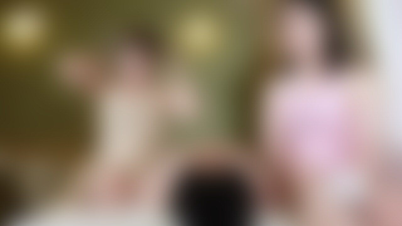 痴女コンビみすず&ささM男顔面唾吐きニトリル手袋塗り広げ唾パック
ドS痴女コンビのみすずちゃん&ささちゃんの、
M男顔面唾吐き&ニトリル手袋で塗り広げ唾パックです。
唾吐き回数は33発です。
M男の顔面に唾を吐きかけ、ニトリル手袋の手のひらで
顔面に塗り広げるプレイです。
M男の顔面の皮膚に染み渡るようにお二人の唾液を
塗り広げます。唾の感触だけでなく、匂いもたっぷりと堪能できるよう、
鼻の下にも重点的に塗り広げたりもします。
呼吸をするたびに女の子の唾液の匂いで満たされるという
唾液フェチにとって文字通り垂涎のプレイとなっております。
そして指イラマチオプレイスタートです。
唾液でグチョグチョの指をM男の口に捩じ込んで舐め奉仕させるのです。
唾液で顔面をグチョグチョにされた挙句、
今度は口の中までもグチョグチョにかき混ぜられるんですからたまりませんね。
ドS痴女コンビから顔面に唾吐きされたり唾パックされたり、
そして指イラマチオもされたい、
そんな唾液フェチのM男の貴方だけにオススメです。
1920*1080
12:42
979.4MB
.mp4
●本作品に登場する人物は○○○以上である事を確認しております。
●本作品に登場する人物はモデルであり、同意の上で撮影を行っております。
●二次利用・転売・転載等を固く禁止いたします。 (2/2)