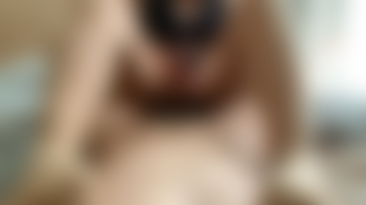 パンストOLお○○○さんに乳首責められまくって大量射精してしまった (2/2)