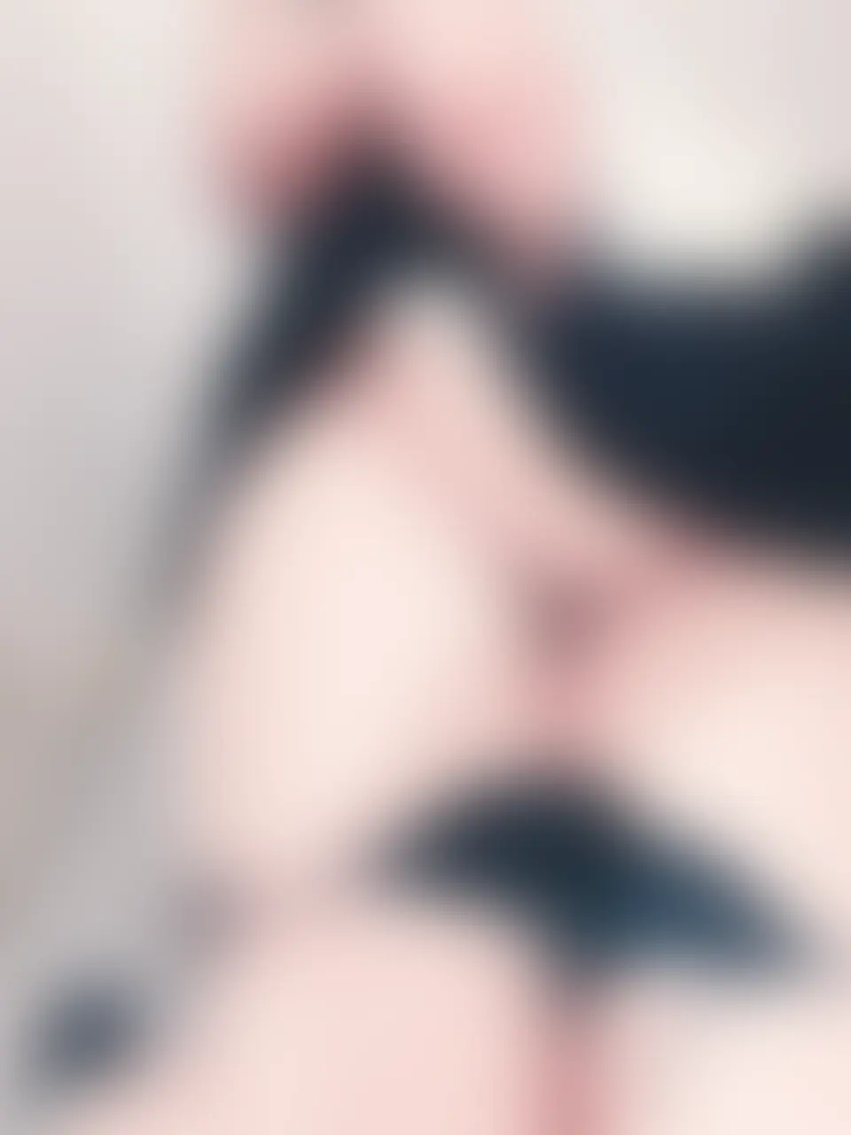 🫥(ゆう)「お仕事中なんですが誘惑してもいいですか？💕」の投稿サムネイル