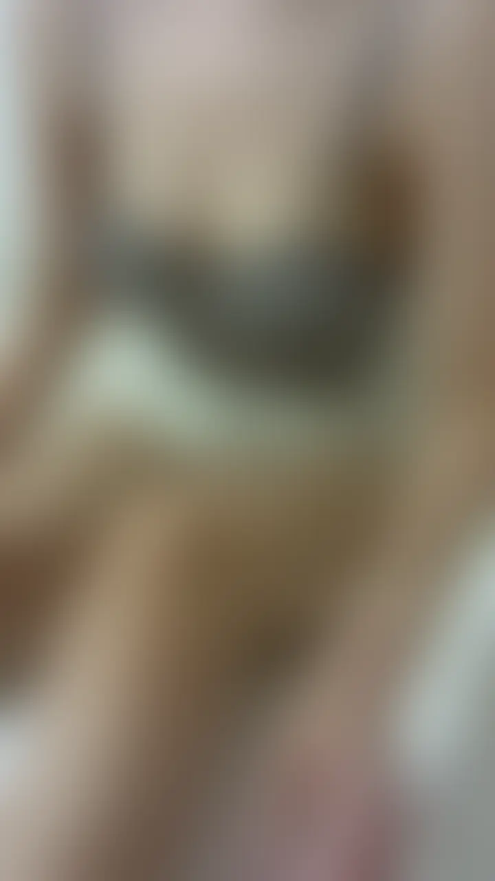 オナニーでイキそうになっててらインターホン鳴ってびっくり(⑉• •⑉)
慌ててズボンだけ履いて荷物受け取ったけど、ノーパンだったよお、、💓
動画多くて迷う方は、まずは人気動画からチェックしてね(´,,>ω<,,`)
https://myfans.jp/aomuchi211/tags/2b0ec3fc-2bca-4da0-a9c7-2f130df82245 (2/2)