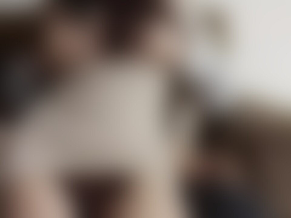 昨日載せた動画の第一弾です😆
まずは奥さんにパンツ越しに指で気持ちよくなってもらって、その後アソコがヌルヌルになったら直接指で気持ちよくなってもらいました😍
その後、舌で奥さんのアソコを舐めて気持ちよくなってもらいました😍
ここまでで15分超の長時間になったのでこの動画も前後編に分けたいと思います😆
それぞれワンコインで見てもらえるようにしておきますのでみなさん見てみてください😆
奥さんの感じてる姿、可愛い声を聞きたい人にはぜひ見てもらいたいです。
そしてたくさん動画があるのでこの機会に動画のプランに加入してもらえたらと思います🥰
検討よろしくお願いします!
いいねもよろしくお願いします😆 (2/2)