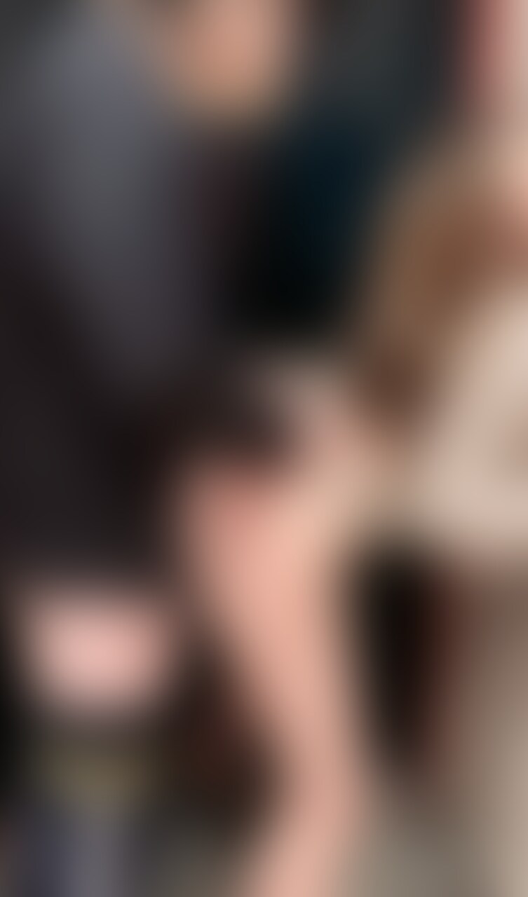 玄関前で入室即そのまま……🤍正面からバージョン!
我慢できなくて部屋入ってそのまま玄関前でハメちゃった……♡♡
音出しじゅぽフェラ、音が直接脳に響いてめちゃ興奮するし濡れる😭
我慢出来なくて入れてもらったんだけど、形はっきり分かるし興奮でおまんこ敏感になってたから気持ちよかったあ🥹
服のデザイン的に服がっつり掴まれて奥突かれるのもえっちだったし、壁に追いやられて逃げられないのも相まってめちゃくちゃアヘっちゃってる🥲
発情しまくりのすいまをお届け♡ (2/2)
