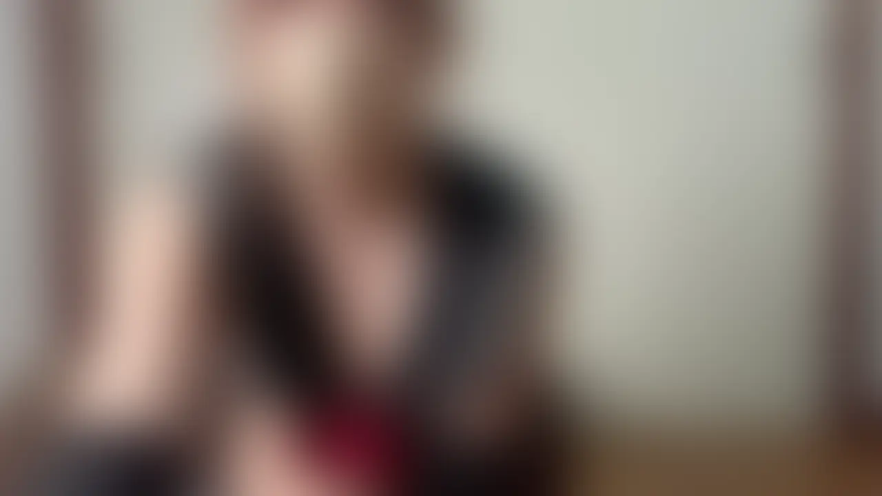セーラー水着を着て本気汁垂れ流しオナニー🫣💕

乳首を指でコリコリしたりつまんだり💓
びんびんに勃っちゃった/////

そしてぷっくりおまんこをイジイジ💕💕
思いっきり"くぱぁ"して膣内を見せ付けてます(*´꒳`*)❤️

トロトロにほぐれたら、、、
巨大ディルドをキツキツおまんこに挿入💓🍌

夢中でオナッてて、真っ白のイキ汁が垂れてます🫢💕
終始アナルが見えててかなり恥ずかしい💓💦

私の本気オナニー動画、是非見てみて下さい🌸(〃ω〃) (2/2)