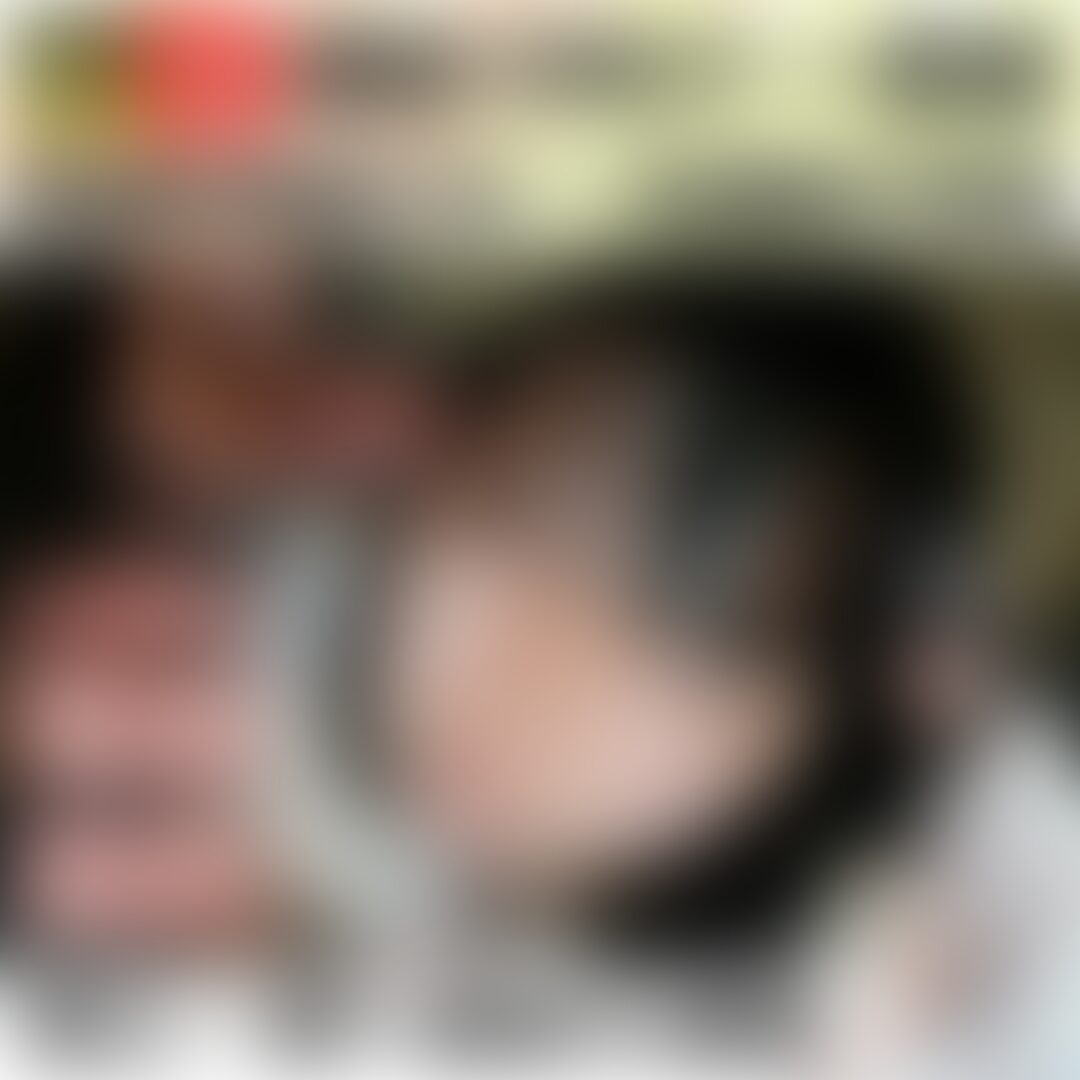 めちゃくちゃキレイな黒髪ボブに純朴フェイス。
あまりの逸材にはりきりすぎて、いきなり16連発の顔射となってしまったうみちゃん○○○の2回目の登場です。
初撮影からとんでもないことになってしまったので、2回目の撮影来てくれるかなと心配でしたが案外ケロっとしていて無事再撮影となりました。
今回は、逸る気持ちを一旦落ち着かさえて
「一発一発をしっかり楽しんでいただける映像」
を撮影させていただきました。
集まったのは、汁男優のなかでも精鋭クラスの5名
もちろん5日溜めの誓約契約のもと万全の体調管理で参加してもらいました。
...結果はサンプルの通り。お察しでございます。
合計10名分ぐらいの量はあるでしょうか。
途中、じっくり観察する時間を設けたのにも関わらず
最後の集合写真の時間になっても、顔面精子だらけとなっておりました。
そして冒頭でもご案内しておりますが、今回より撮影中に写真も同時に撮っております。
個人的にはこの写真集だけで販売しても良いのではないかという出来です。
是非、映像をご覧いただけたあかつきには評価・コメントをいただき写真集を観てもらえたらなとおもいます。
ご自身のぶかっけ素材としても是非。
うみちゃん楽しかったと機嫌よく帰っていったので、次回もきっとあるはずです。
皆さんのご視聴とコメントが再出演のキーとなりますので、是非応援のほどよろしくお願いいたします。 (2/2)