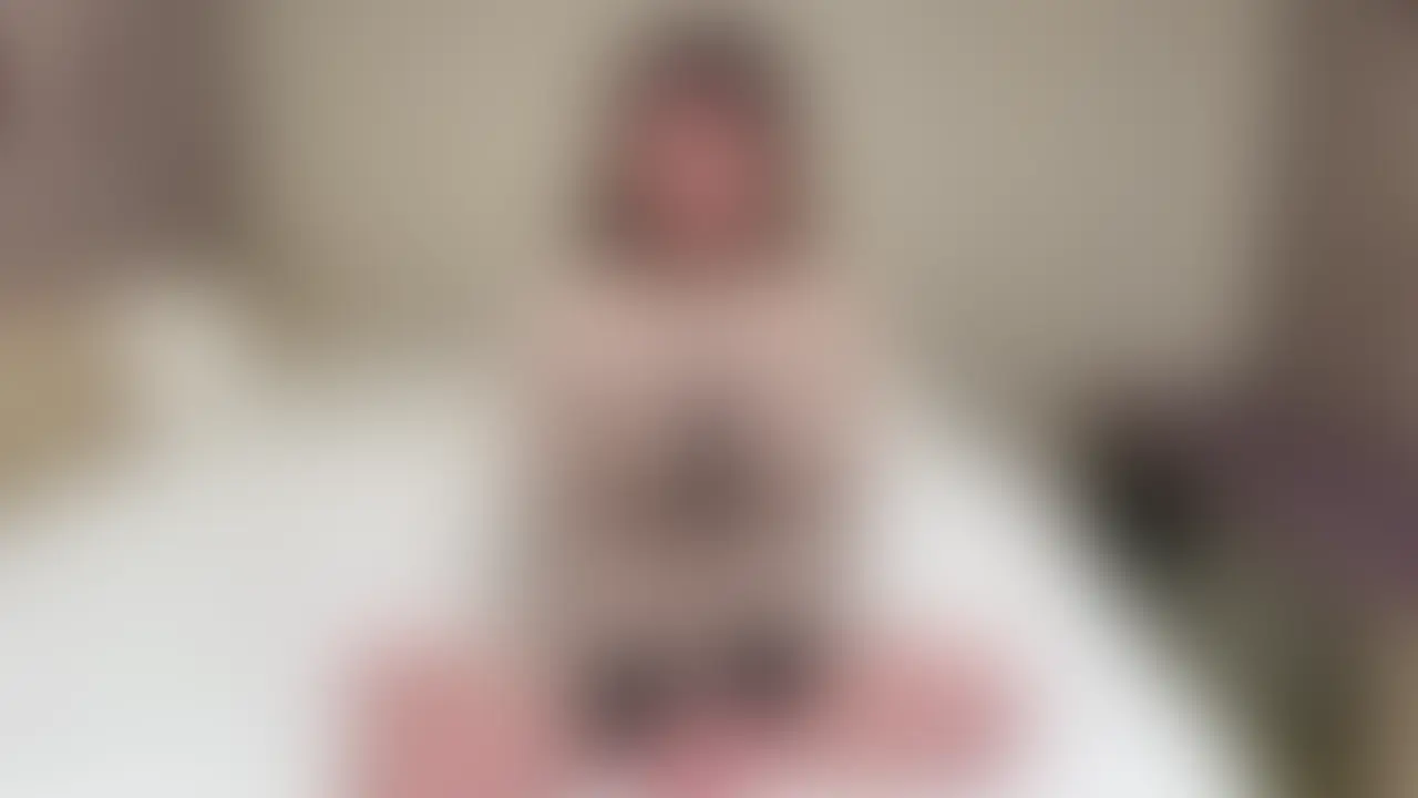 めありちゃん【素人/暴発/口内発射】
おフェラのお仕事にやってきた素人ちゃん。初めてのエッチなお仕事に戸惑いながらも、「舐めるだけなら…。」と勃起したチンポをお口で咥えてくれました♪鬼頭集中責め、根元まで咥え込み喉奥でシゴきあげるディープスロート、玉舐め、高速バキュームフェラと、フェラのレパートリーも様々!そんな楽しんでる女の子が、予告無しで暴発ザー汁を発射された瞬間の十人十色のリアクションをお楽しみください。 (2/2)
