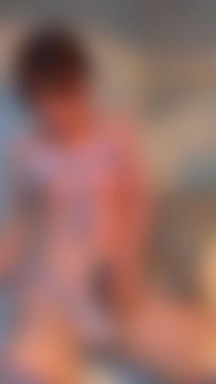 右側にある"いいね"を押してから見てください！ 
すずのこと応援してくれる人はもちろんブックマークも押してくれるよね？

推してくれてる人全員見てます💓 
こんにちは！すずです🌸

今回は水着姿でちょっとエッチなことしちゃいました🫢

水着って普通の服と違って、なんか開放的な気分になっちゃうの✨ 
それで気持ちよくなりたくなって...

水着のまま気持ちよくなってるすずの姿、見たくない？ 
夏らしい気分で一緒に楽しも？🥰

どんな感じだったかコメントで教えてね💕 (2/2)