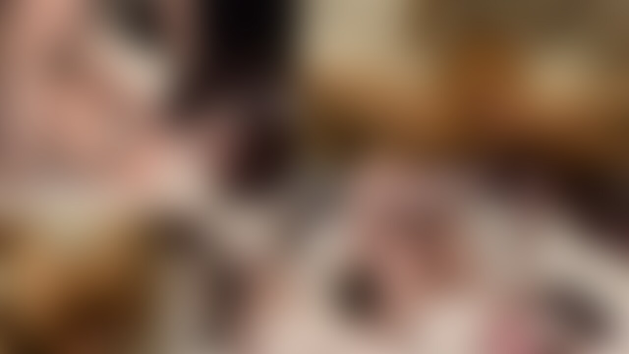 小柄で身体の柔らかい子が無理な体勢で奥まで突かれてるのがエロ過ぎる。。潮吹きといい、絡み方といい、僕の性癖を満たしてくる女性でした。喘ぎ声や気持ちいい時の言葉のチョイスも最高です!!是非一度ご覧になってください。 (2/2)