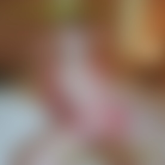 ●Hカップ最高級3Dボディ#8 2023年の姫初めはSakiちゃん(20)で生中出しw
※こちら2023年1月の作品です。
サンプル動画です。
https://myfans.jp/posts/b5e6ea32-f158-4d8d-b2f2-cc303eb9dd5b
はい、どうも~
前作から結構日数経ってしまいましたが、ずっと本業と編集してました。マウス腱鞘炎のkaito69です。
今作のSakiちゃんはお正月感を出したくて花魁にオシャレな和室を用意しました(=゜ω゜)ノ
本当は今作を年始のタイミングで販売したかったのですが、編集が遅れに遅れとっくにお正月終わってしまいましたね^^;
ま、Sakiちゃん和装は初なので季節感関係無しに楽しめると思います!
いつも髪型の指定は特にしてないのですが、この次の作品で某キャラコスをしてもらう為に前髪分けたポニテにしてもらいました^^
個人的には3作目のツインテールが一番似合ってると思いますが、この髪型どうですかね?
脱衣タイムではSakiちゃんのチチにツンツンしたかったのですが、手が冷え切ってたのでやめておきました^^;
毎回脱ぐとき、「す、すげぇ(;゜Д゜)」って思ってますw
シャワーで手暖めて、ようやくSakiちゃんの極上のチチに触れられます!
花魁に着替えてもらって、Sakiちゃんから新年のご挨拶。今年も宜しくお願いします!
からの、本番スタート!
手が乾燥してガッサガサだったので、Sakiちゃんの柔肌傷付けないか心配になりますた><
けど、このチチを目の前にしたら結局モミまくりですwww
お次はナメ犬になり、Saki様をイカせます!
Sakiちゃんフェラでは自分からポコチンを喉奥に突っ込んでたので、意外とイラマとか好きなのかも?(笑)
そういえば、1作目のインタビューでMって言ってましたねw
フェラでギンギンになったところで、Sakiちゃんに生挿入(=゜ω゜)ノ
バックをいろんなアングルで!
Sakiちゃん中イキしてました!
花魁の真骨頂、肩だし!(チチ出しw)
Sakiちゃんの芸術的な騎乗位と相まって、最高の眺めでした^^
フィニッシュは正常位!
と思ってたんですけど、途中でケツ筋が吊ってw負担の少ない騎乗位に変えてもらいました^^;
騎乗位ではすぐにイって、結構な量の中出し( ^ω^ )
今年の姫初めSakiちゃんという極上○○○で最高です(`・ω・´)b
いつもの流れで〆はフェラ抜き!また大量口内射精w
次回、Sakiちゃんのキャラコスも楽しみにしててください^^ (2/2)