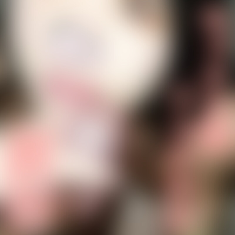 仁王立ちフェラ#28【まり】
かわいい子に顔射したい。。。
誰もが思う男の夢ですよね。。。今回はそんな男の夢を叶える作品です。
今回登場してくれたタヌキ顔のまりちゃん。家に来てくれてセックスした後に、「お金出すからフェラの撮影していい?」と聞いたら、笑顔でOKをいただきました。
*を飲んだあとにオイルまみれでセックスしたので、まりちゃんの身体が赤く火照った上に、オイルでてかてか。これがマジでエロい。。。
しかもその状態で、上目遣いのフェラチオです。
射精したばかりなのに興奮してしまい、12分ほどで射精。もちろん、顔射をさせていただきました!
顔にぶっかけた後、ニコニコと笑うまりちゃん。
忘れてました。。。まりちゃんドMでした。。。
この作品の評判が良ければ、まりちゃんとのドMセックス仁王立ちフェラ作品でも作ります! (2/2)