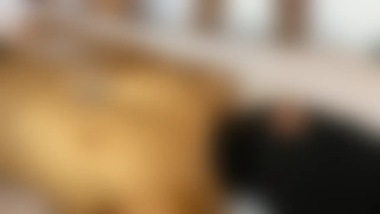 複数人の唾をコップに溜めて一気飲みする変態 sample 1