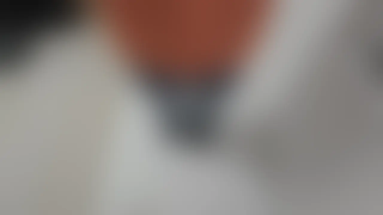 こちらは、全編ぼかしの入った動画です。 雰囲気をお楽しみください🥰
【匿名度AA：トップシークレット！】美容室トップスタイリスト@牛込神楽坂/人妻(29歳)/ミニマム童顔隠れF乳/おっとり地味ルックの裏に潜む積極的マゾ性癖/唾液混ぜあうベロちゅう/チンポをぬっぷり包み込む情熱奉仕フェラ/むっちり巨乳を押し当てる密着刺激/涎も精子も呑み尽くすごっくんフィニッシュ


よだれが漏れちゃうキス👄とフェラチオ💕

こんにちは、ど素人ポルノ@麗子です。

今回のAVごっこは、
牛込神楽坂にある美容室✂️で
トップスタイリスト👑
として活躍されている
お友達のHちゃんのえち動画🔞です。

愛らしいショートヘアが
トレードマークのHちゃん

童顔で可愛らしい笑顔に隠れ
Fカップのプルプル巨乳😍がチグハグな
おしゃれでプロフェッショナルな彼女💎

お客様の髪を丁寧にスタイリングする
女性の味方です✨

でも実は、地味で素朴なフリをして
実はチンポ🍌大好き💖で
ストレスが溜まるとSEXで発散する
超エロっ子さん！

ちなみに
最新のエピソードとして

先週、新人のスタッフ君、食べちゃいました💖

っていうLI●Eがさっき届きました💦

そんな、仕事では慎重に
プライベートでは情熱的に
何事にも溺れる勢いで身を委ねる
おしゃれ美女が、体重差約80kg以上の
非モテ独身デブおじさんと
超格差えっちをしてもらったのが
こちらの動画なんですけど…

https://myfans.jp/account/posts/67a10620-0895-47b1-9ecd-6b9028d15a65
【匿名度AA：トップシークレット！】年齢差23歳！体重差79kg！ミニマムくびれ巨乳人妻(29歳)/美容室トップスタイリスト@牛込神楽坂/ど敏感すけべ乳輪/非モテ中年デブ男に絡みついて対面座位で密着グラインド/お仕事キッチリ美女のはずが…おじさんの加齢臭ハグで感度が異常急上昇！/実はプライベート乱れまくり欲求不満スケベ/ねっとり臭いザーメンを欲しがってごっくん搾り抜き💕

今回、そんなHちゃんに
プレイしてもらったのは…
すべての女性が愛してやまない
ディープキス💋に特化したあの人気企画です。

男の親指を咥える👄と深く丁寧に吸い込む指フェラ👉👄 を披露するHちゃん、
この行為だけで彼女のおしゃぶり名人ぶりが判るというものです。

服を脱ぐと柔らかそうなオッパイ😍が姿を見せ、
背後から揉まれれば
「何か当たってる（笑）」
と嬉しそう。

そして彼の雄っぱいを舐め👅てさらなる勃起🍌を促すと
裏筋に舌👅を這わせたり、唾液たっぷり口淫👄、
さらに男乳首を両手でいじる🤏三点責めで悶絶させます。

仁王立ち手コキ👌フェラ👄で追い立てると、彼はタマらず
「ヤバい出そう。ベロ出して、イクよ」
セルフ手コキで舌上発射💦

迸る白いマグマを
「ちょっと飲んじゃった（笑）」
Hちゃん、手のひらに吐き出すと濃厚なザーメンがドロ～リ。
「飲める!?」と訊かれて
「うん」
と迷いなく答えると啜ってゴックンしてくれました💯

「…喉に引っかかった（笑）。苦い」 (2/2)
