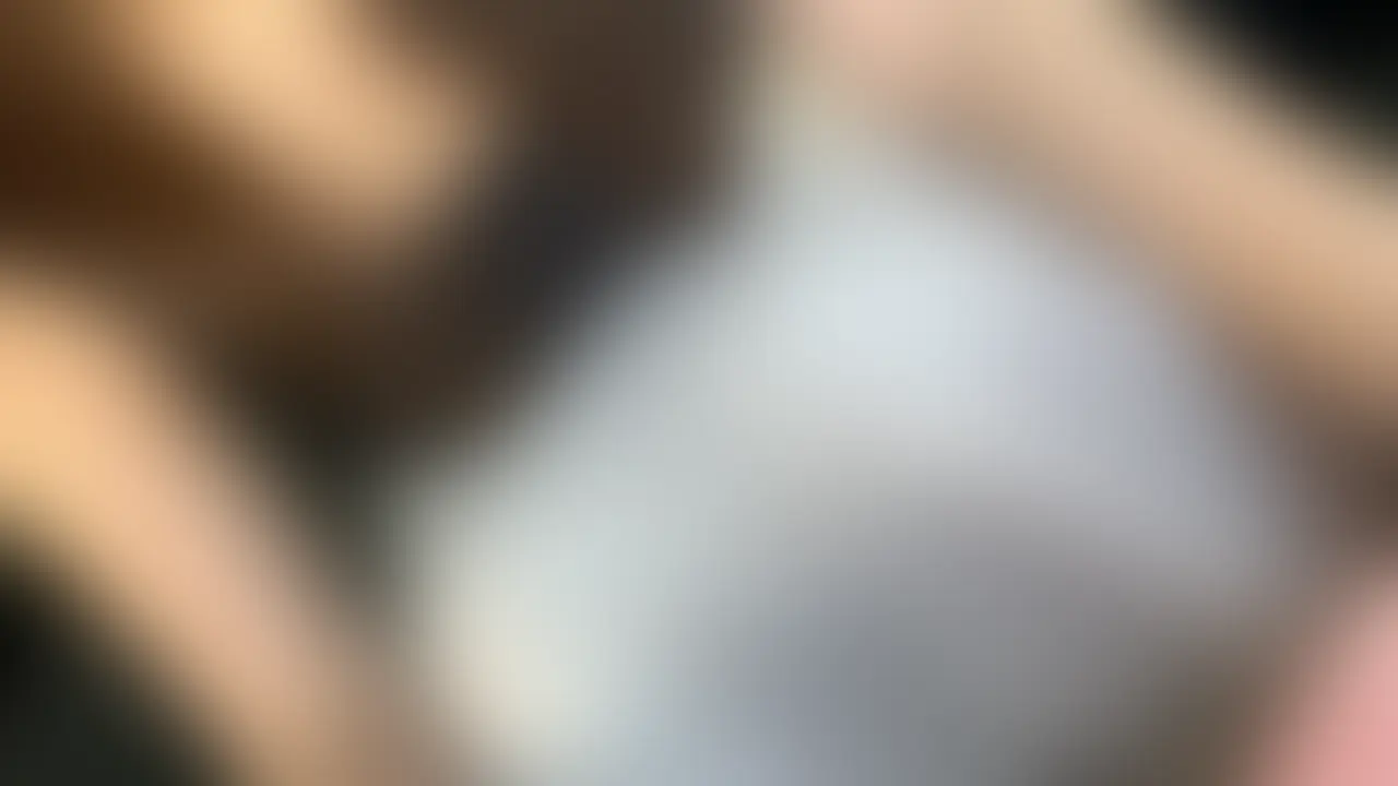 おっぱい大好き変態藪医者の車内診察❤
肩こりの原因は胸から来てますね、
診察を口実にやりたい放題!
治療の一環でローターを乳首に当てながらのパイズリで双方感じてしまう。 (2/2)