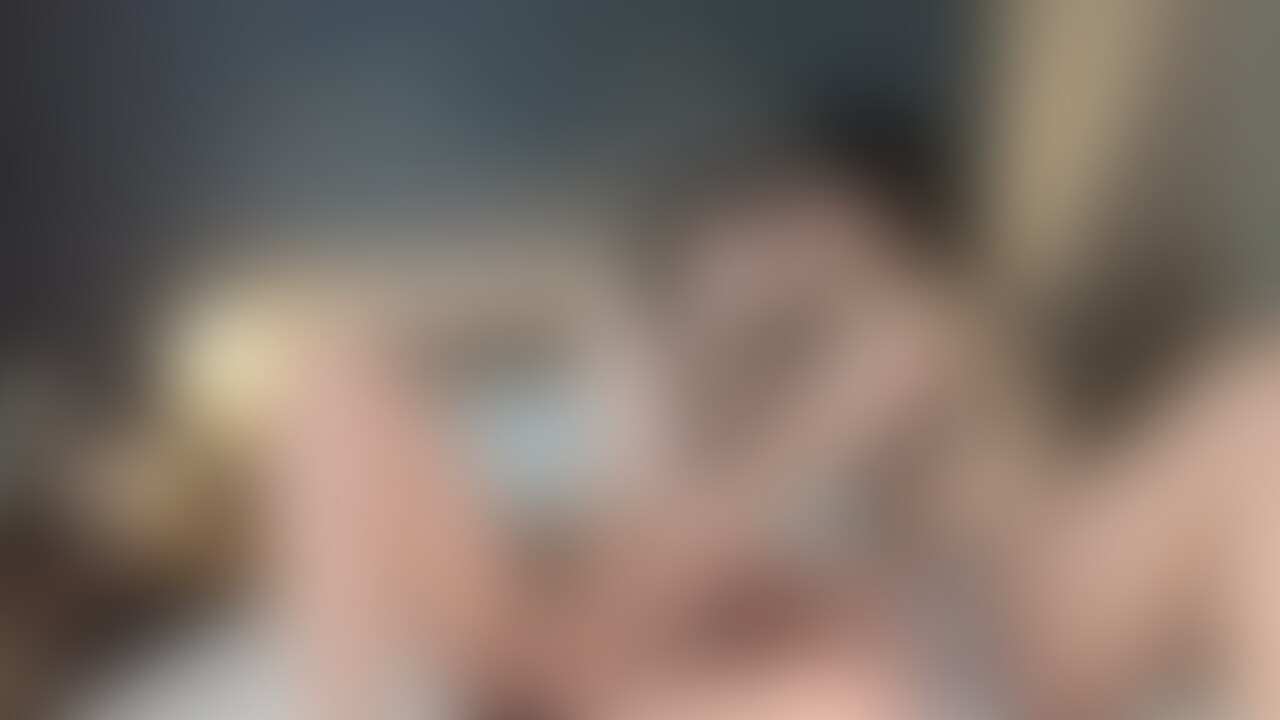 あめりんとのコラボ♡
お揃いの水着で、いちゃいちゃレズセックスしちゃいました♡
オイルでぬるぬるの女の子の肌は触れ合ってるだけで最高に気持ちイイ☺
後編👍 (2/2)