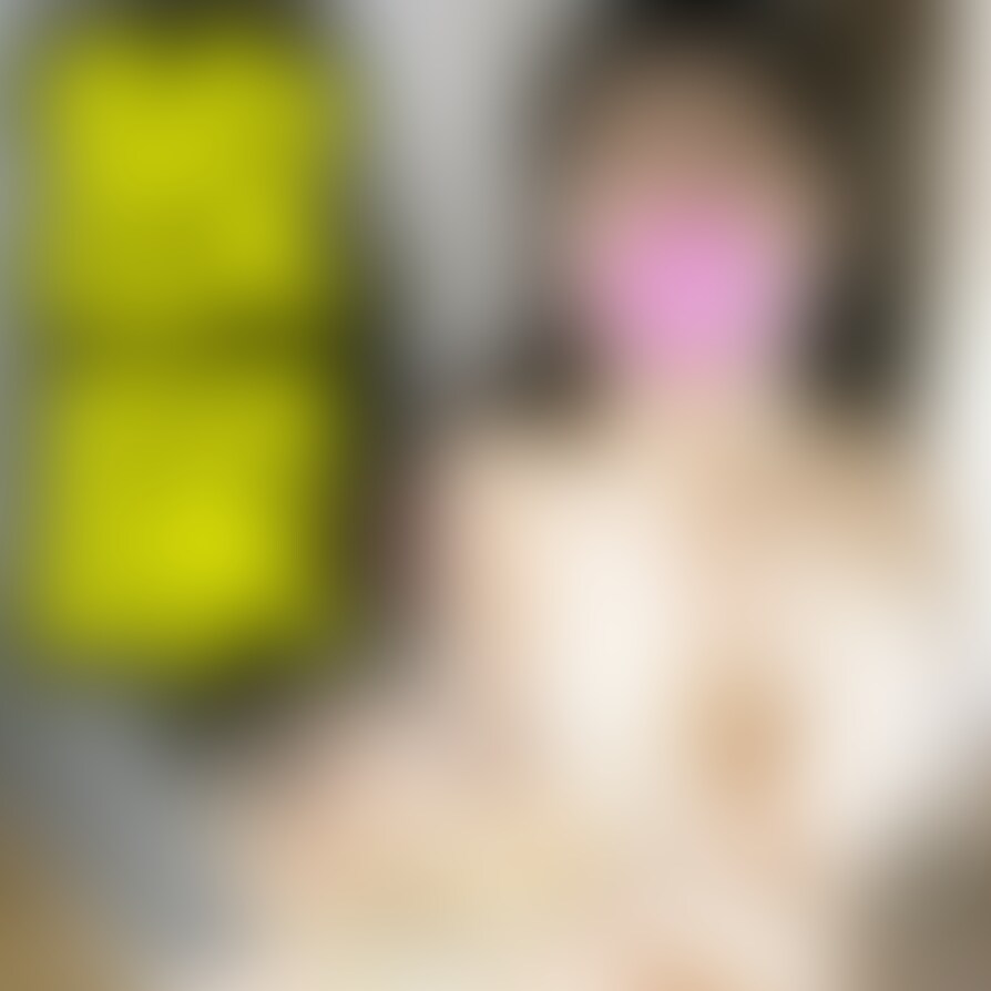 【FREEサンプル動画はこちら】
https://myfans.jp/posts/20042014-aae0-47ea-8988-acc87acd4681

ド迫力！
真下からの放尿シーン！
びちゃびちゃに濡れたオマンコは蜜の味！
なんとお掃除クンニで痙攣してイッてしまう痴態！

＜完全個人撮影＞
(15分)
※本編完全顔出し
※局部にはモザイク

＜内容＞
「あの子はどんな感じでオシッコするんだろう？」
そんな妄想をしたことはありませんか？
可愛い女の子の放尿姿ほど貴重なものはありません。
今回はトイレのように座っていただき、真下に思いっきり放尿！
そして真下にもカメラを用意いたしましたので
オマンコからの放尿シーンもバッチリ見られちゃいます！

そしてお掃除クンニでは
なんとカメラの前で本イキ！
びちゃびちゃのおまんこをこれでもかと舐められまくり
体を痙攣させていってしまう痴態！

必見です！！

[注意事項]
・作品に登場する出演者は公的な身分証で○○○以上であることを確認し、撮影の同意もいただいています。
・動画や写真を許可なく2次使用や第3者への譲渡、転載、転売等をすることを固く禁止します。
・無断販売・無断転用をした場合は法的処置をとらせていただき、損害賠償請求を致します。 (2/2)