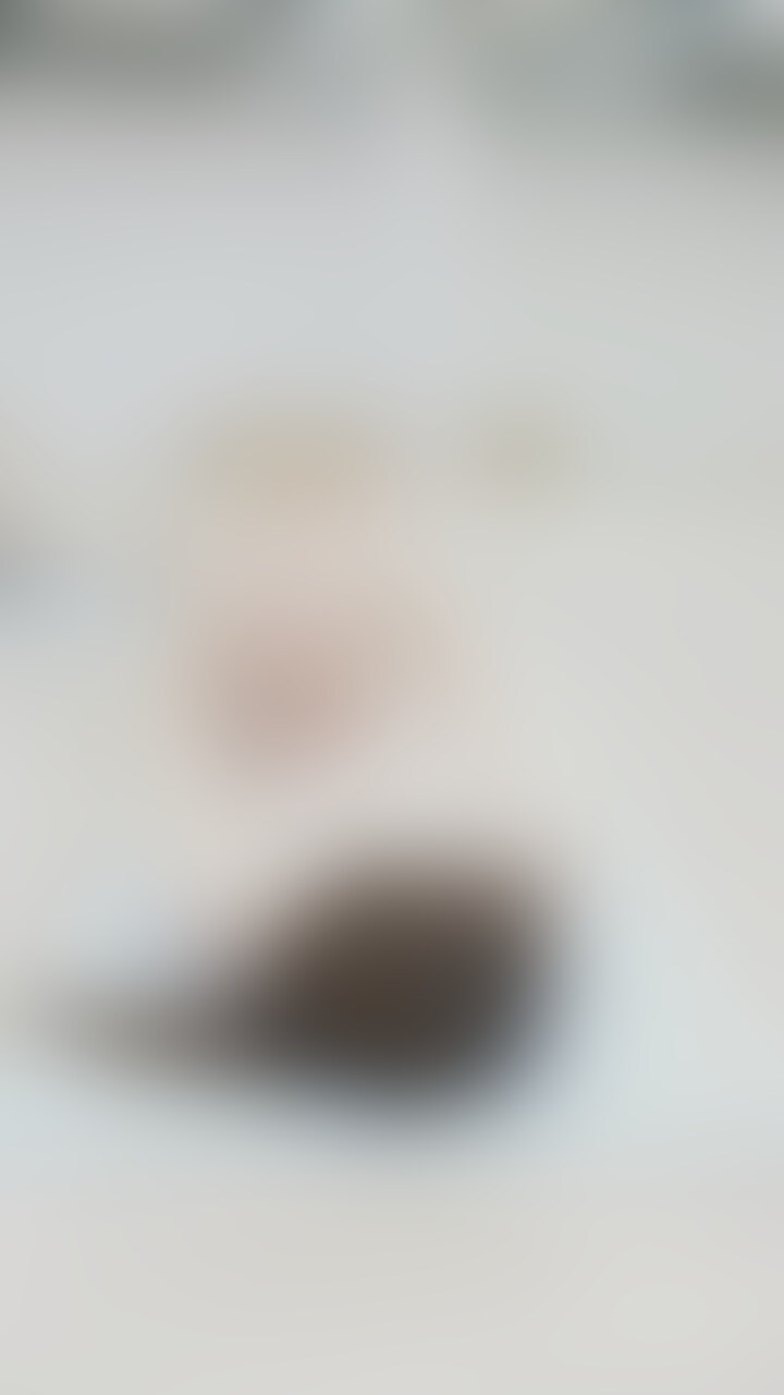 しっかりと脚を抱えて腿裏を伸ばしましょう♪😋💖 (2/2)