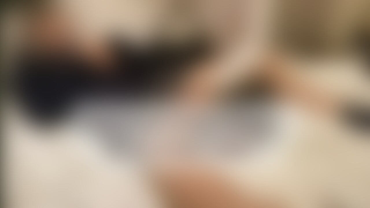 今回はFカップ○○○○○○のさらちゃんが初めて○○○されに来た時の動画です。初めての依頼は、痴○された上でバチボコセックスで完全敗北させられたい、というものでした﻿🙃
　『たっぷり映画館で痴○された後、相手にお金で誘惑されて……』という設定でお送りしております😌

　『5分でイカせられたら1日オモチャにさせられる』というルールで開催されたこのゲーム、一見すると私が勝つのって相当難しそうですよね。わざと負けちゃうくらいの変態マゾじゃないと勝つのは難しそうですねぇ～
　流石に5分でイカされるどころか、寸止め何回か仕込まれる、なんてクソ雑魚居るワケないですよね。もしこんなルールで完全敗北しちゃうような子が居たら、どんなクソ雑魚淫乱マゾだよってコメントで散々馬鹿にしてやってください。それを観てマゾは悦ぶので🙃

　気に入った動画にはイイネやシェアで反応して下さると嬉しいです。メッセージや質問箱等への感想・フォームへのリクエストもお待ちしています (2/2)