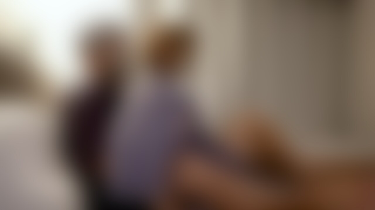 ホテルで子どもたちを寝かしつけて旦那様と二人っきりでくっついてたらムラムラが止まらなくなっちゃっていっぱい前戯でイジメてもらちゃったら20分も動画になったよ😋長いけど見てね~! (2/2)