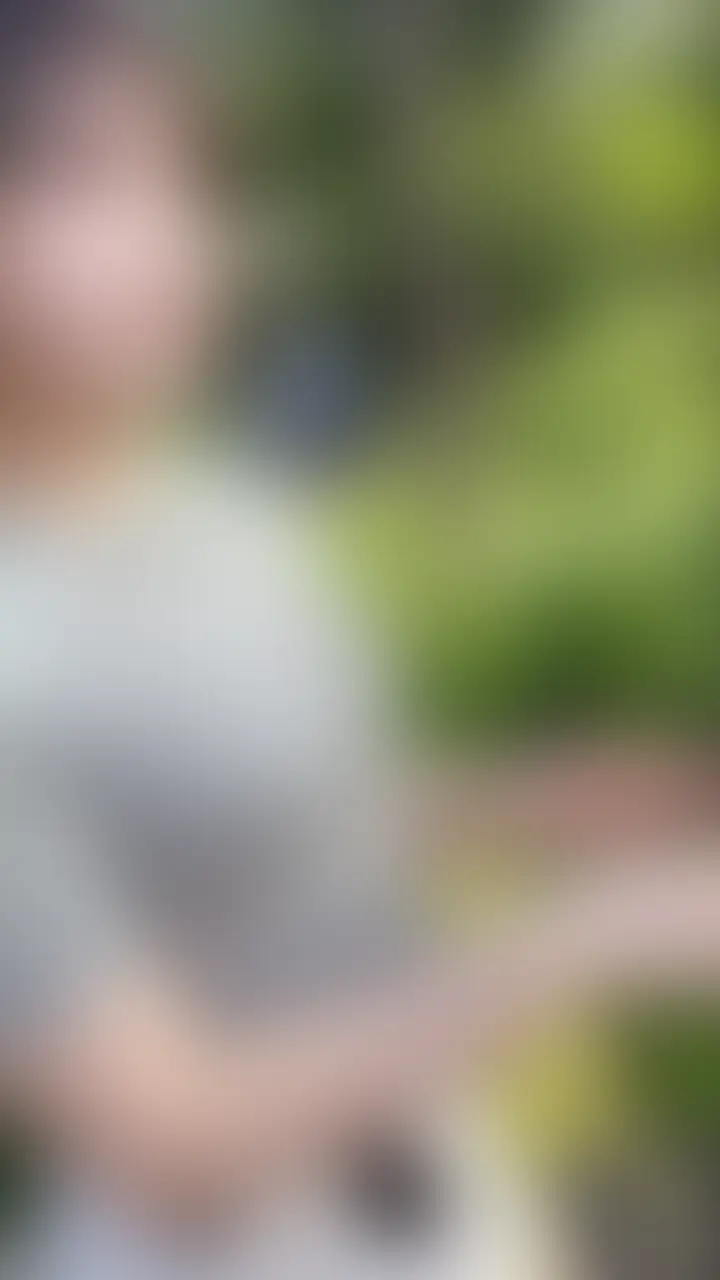 放課後の公園でアレ挿れられて悶絶…💓
色々と暴露しちゃった笑
高学歴清純派に見えて、遊んじゃってます笑
アナタのお家にもお邪魔しちゃうかも💋 (2/2)