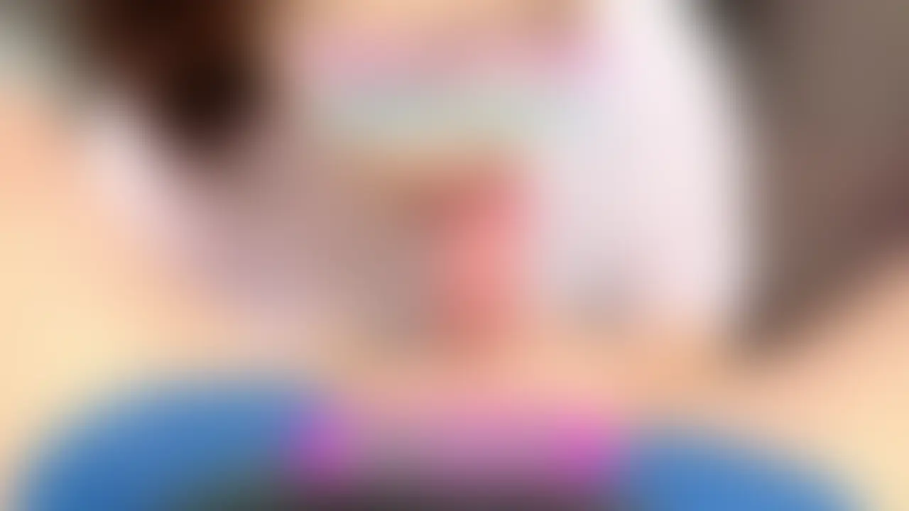 主観で楽しんでね💕
リモートワークって最高かも？
だって、いつでもしゃぶれるんだもん♡
今日はエッチする日だったのに、待てなくてお口でスタートしちゃう。
「早く仕事終わらせて！」「もう舐めちゃってるけど…いいよね？」
あとで私のことも、た〜っぷり舐めてくれるって信じてるよ♡ (2/2)