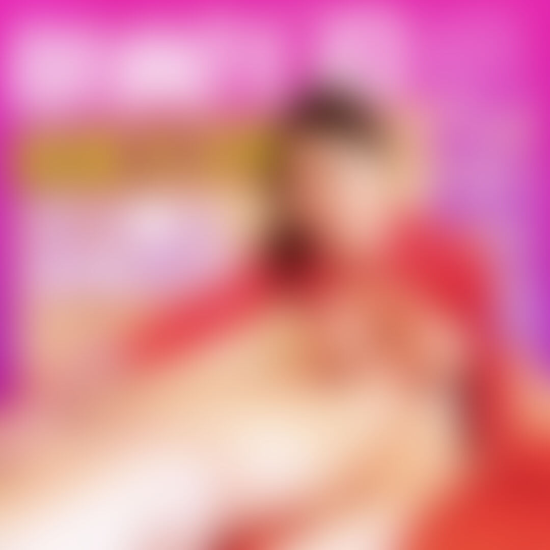 マッサージ気持ち良い?✨
おっぱい大きいから時々お顔の上に乗っちゃうんだけど
気にしないでね🍑
おっぱい使って
体中にマッサージオイル塗ってあげる☺
おちんちん興奮してギンギンだから
私のおっぱいに挟まっちゃうね💦 (2/2)