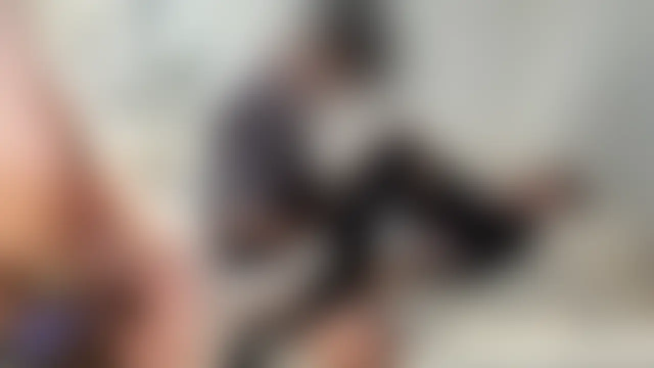 #412【配達員の幼馴染とセックス】ご飯食べてオナニーしようと思ったらデリバリーの店員が幼馴染だった。ふざけてたらセックスする流れになって、ラッキーでした! (2/2)