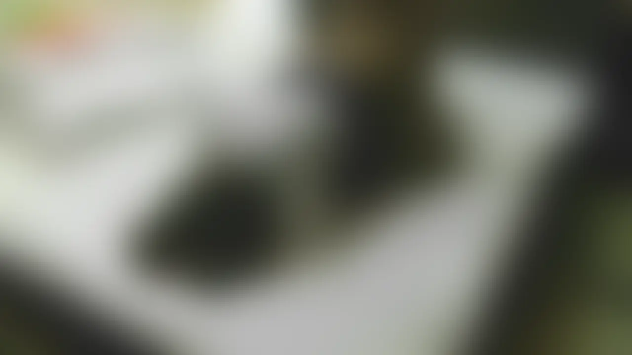 性行為で女の子が好きでもない人にやられるのが嫌な体位はバック!
バックで挿入すると膣奥までチンポが入り込み、チンポがそこそこ大きい人は子宮口に亀頭の先端が当たります
女の子もその状態ではチンポの存在がハッキリ判ります
今回は黒コギャルにバックで挿入!思いっきり生膣を楽しんでいます
その様子は各固定カメラと手持ちカメラで撮影!
黒コギャルは上記に書いた理由でバックは大嫌いでいつも断っていたのですが、「お金要らないの?」って事でしぶしぶバックで犯させてもらいオマンコを堪能
射精中はピストン運動は行わず腰を捻るようにし子宮口に亀頭を擦り付けコリコリした気持ちよい感触を射精しながら味わいます
動画でもチンポの抜き差しはせず体を微妙に動かしている様子から判るかと思いますwww
最後の一滴まで子宮内に精液を出し終え柔らかくなったチンポをゆっくり引き抜くと膣から「ポッ!」空気が出る音が!
そして仰向けになってもらうと凄く良い現象が!
子宮内に入りきらず膣内に溜まってた精液が「ブピュ!ブビュ!」っと泡立ちながら逆流!
思わず2人とも「おお!」っと声を出してしまう程凄まじく、どれだけ射精してたの?って感じです 笑 (2/2)