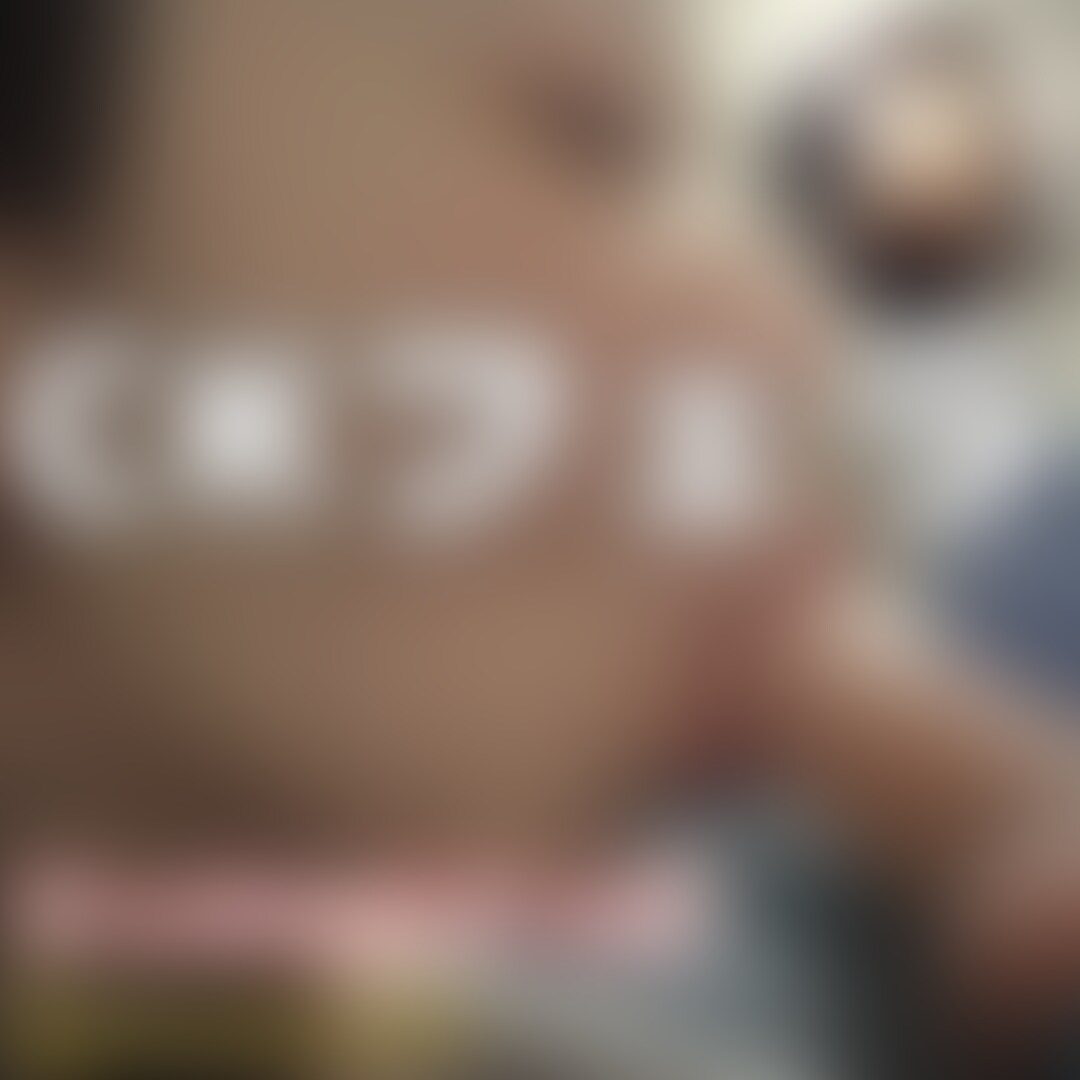 【premium】顔出し・丁寧なモザイク処理
カルバンクラインの下着ってエロいですよね。
いつでも性欲処理を引き受けてしまう人妻です。
化粧もしていないので、載せるかどうか迷いましたが、かなりエロく撮れたので載せることにしました。
仕事をしている男性のズボンを下して咥えてあげるのって、ほんと好きなんですよね。
どんなに集中していても、必ず手を止めてくれるんでw
「俺なら集中力を途絶えたりしない!」という猛者がいたら対戦もとむw (2/2)
