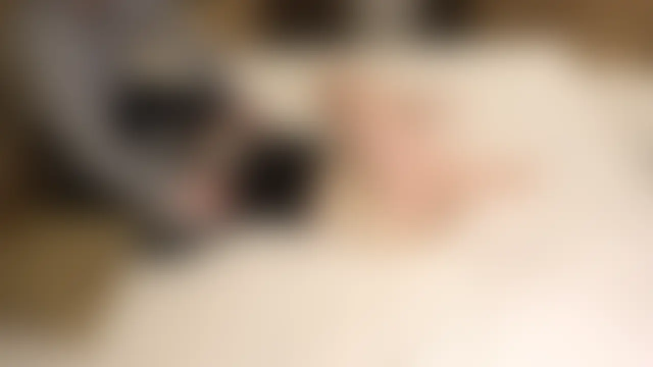 くすぐり動画専門のこちょぱです。
【個人撮影】広瀬〇ず似21歳女子大生とくすぐりプレイ
こちらの作品、過去最多級の特大ヒット作です。
リマスター版として再編集をしました、買って損はないです。
今回プレイしたのは21歳の女子大生です、ここ最近は社会人が続いたので久しぶりの
ピチピチの女子大生です。
作品の出来は・・自信作です!
モデルさん的にも動画の出来的にも過去一と言っても過言ではありません。
まずモデルの子が可愛いです。マスク姿はほとんど広瀬すずです。
声もキュートでリアクションも最高、くすぐり初体験で3時間みっちりぐらぐらにさせました(^^)
今回は海外から取り寄せた本格的な拘束具をつなぎ合わせてオリジナルで自作しました。
ガチガチ拘束は人力拘束とはまた違う良さがあります。
ただセッティングに時間と労力を使うし、ベッドの構造にもよりますし、
女の子も待たせちゃうし、改めて専用のくすぐり部屋を作りたいと思いました。
さらに電動ヘッドマッサージャーも4個導入、これが今回一番の発見でした。
Twitterでもチラ見せしましたが、動きが気持ち悪くて、肌に当てるとぐらぐらに効果抜群、
言葉責めをしながらセルフで自分の足や内ももに当てるのも僕的にかなり刺さりました。
さらに立ち拘束や至近距離での撮影、脇こちょこちょのドアップ、おっぱいも丸見え、乳首責めなどなど
盛りだくさんの内容で本編1時間オーバーの大作に仕上がっています。
さらに最後にはちょっとエッチなミニインタビューも入っています。
ただごめんなさい、顔にはボカシと声加工を入れています。
最後まで顔出しを悩んでおられましたが、就活もあり今回はNGということです。
就職も迫っており、もしかしたらプレイの撮影はギリギリ最後かもしれないということです。
僕的には撮影の出来がかなり満足したので、この動画の評判と売れ行きが良ければ、再プレイを
申し込むつもりです、その時は男性モデルさんを募集して2対1での撮影プレイも考えています。
そのことはご本人さんも了解を得ています。
アイドルにいてもおかしくない可愛い子がくすぐりでこんなに淫らになっちゃうところを是非楽しんで下さい。
・ご本人さんの許可を得ています。ご本人さんから削除依頼が来た場合は予告無しで削除します。
・女性の個人情報やTwitterのアカウントに関する質問にはお答え出来ません。
・本編マスク着用し顔にボカシしています
・全裸や本番行為はありません。
※あくまでもフェチプレイ動画です。
・二次使用、譲渡、転載、転売等は禁止します。
・発見した場合、顧問弁護士を通じ法的措置を取ります。 (2/2)