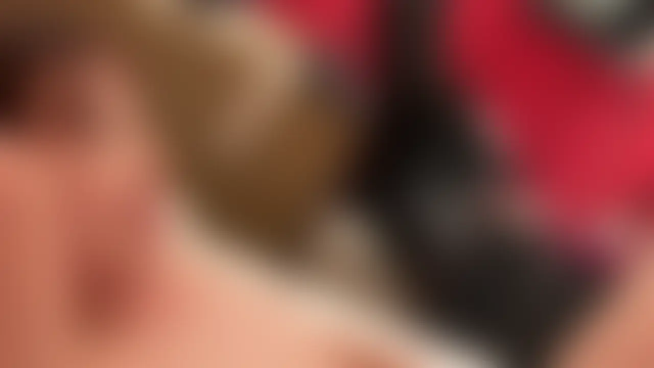 ハメ撮りごっくん後のピロートーク&お風呂動画です
初ごっくんの精子の不味さに半ギレの彼女
機嫌を取りながらトークをします
年頃の女子の人生の変化は早いですね
この1年で起こった変化について色々聞き出しています。。 (2/2)