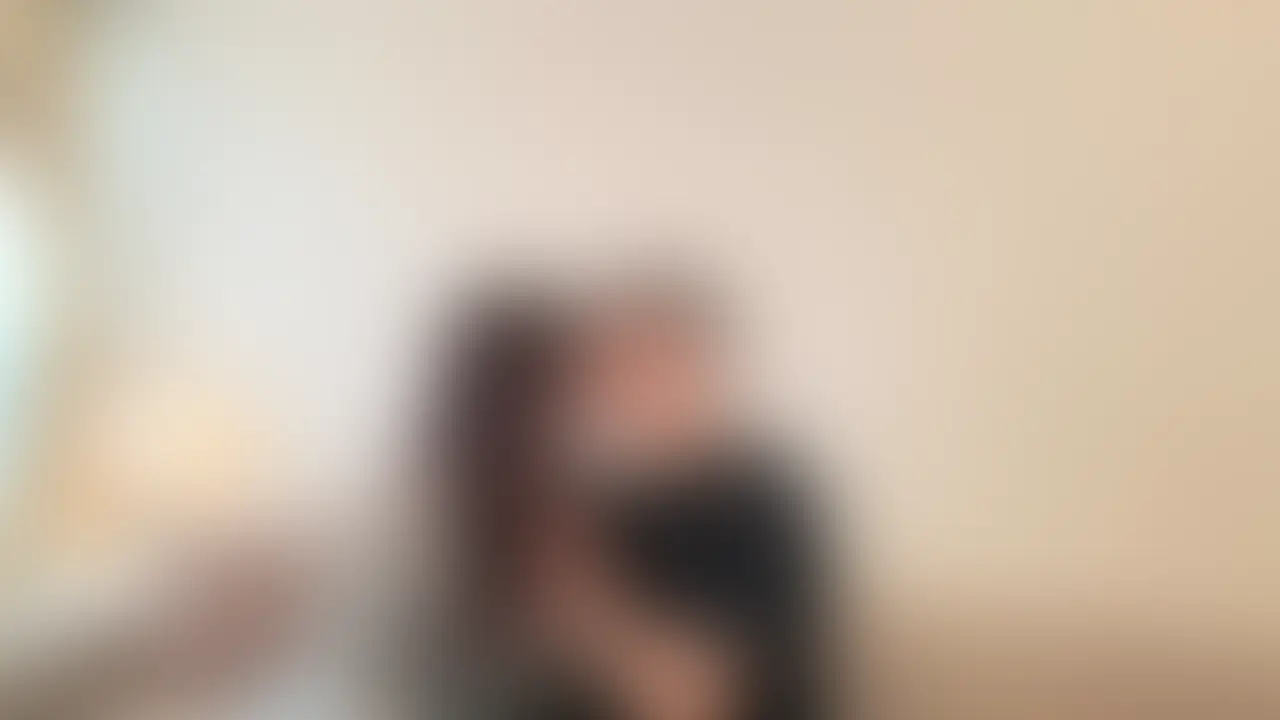 規格外の美乳・爆乳・色白美女。
もうこの時点でパワーワードの塊みたいな後輩ちゃんです🥹✨
こんな超絶ハイスペックな後輩なのに、エッチ大好きなの最高すぎませんか?🤣💕
前世でどんな徳を積んだら、こんなスペックを持って生まれてこられるんでしょうか…😇
手に収まりきらないIカップが画面いっぱいに揺れる様子は、もはや芸術作品レベル🥹💓
しかも個人的な推しポイントは、乳首がめちゃくちゃ薄ピンクなところ…。
本当に非の打ち所がないんですよね…🤣✨
撮影中も終始ノリが良くて可愛くて、
「撮影するならいつでも呼んでくださいっ♡」
なんて言ってくれる最高の後輩ちゃんでした🥰💕
この子にはまたぜひ出演してもらいたいので、
みんなはどんなシチュエーションや作品で見てみたいか、ぜひコメントで教えてください😂✨ (2/2)