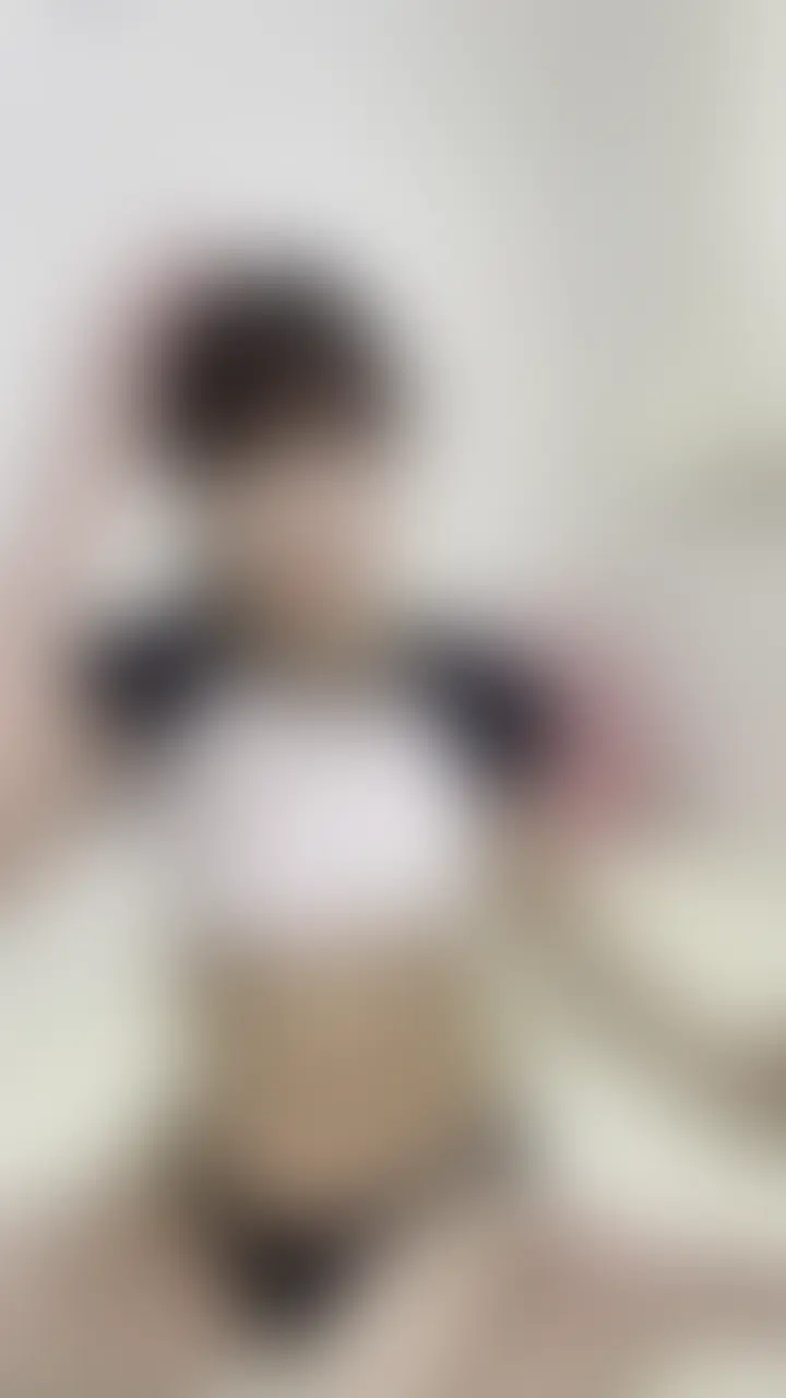 ブルマで大人の体操②後編♡こんな際どい格好でエグいポーズ披露しちゃいます…
右のいいね♡や保存もお願いします🥺
❤️前編はこちら❤️
https://myfans.jp/posts/32a67498-b785-494a-8426-0c0893adb510
前編でピチピチショート丈のブルマを着て
えちなポーズしたりちくびをいじいじしちゃったみおにゃです…
案の定ブルマがぐちょぐちょになっちゃってました…
そのままもう我慢できなくなっちゃって、
夢中になっておにゃしちゃったんだけど…
夢中になりすぎてお尻とかももうエグいアングルで
撮れちゃってました…
現役教師の着エロ詰め込んじゃったから
覚悟して見てください🥺💗 (2/2)