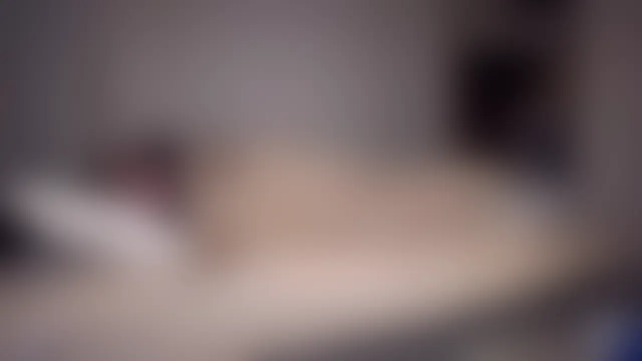 【リアルプライベート♡バニラセックス】
先輩が家に泊まりに来て、「明日仕事早いから寝るね」と言われたけど、、、
かまってほしくて無理やり起こして目を覚まさせるなら、
おちんちんを責めるのが1番目が覚めるから、
おちんちんをサワサワ🩷
どんどん大きくなって気持ち良くなって欲しいから、手コキ責め♡
先輩にフェラしてほしい言われたけど、意地悪でフェラしなかった!
いつも私の口を口マンコにするから今日は手でイカせたかった♡
先輩のおちんぽ責めてたら、私(激カワニューハーフ♡)のおちんぽをフェラしたいっていうから、
しょうがないから咥えさせてあげた♡
69(シックスナイン)もしちゃった!
先輩が変態だから、私のちんぽを咥えながら自分で気持ち良くなりたいっていうから顔面騎乗しながらフェラ♡
先輩のフェラは絶妙に気持ち良くて、イクつもりなかったけど、イカされました、、、♡
先輩は私のちんぽの咥えながら、自分でシコシコして射精♡
イッていいですか?って聞いてくるの可愛かった♡ (2/2)