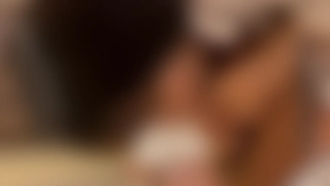 学校サボって会いに来たJDとのえっち
ムラムラし過ぎて出張先のシティホテルにえっちしに来た女子大生
早速ちんぽ喉奥までしゃぶらせてあげたらかわいい顔で涙目になりながら上目遣いで必死にしゃぶってきて勃起止まりませんでした
ママからの鬼電無視してバックでバチバチに突かれてアヘアヘしちゃってるの最高です
扉の前で壁に追いやって立ちバックしたら絶対声我慢しなきゃなのに間違いなく外に声響いちゃってます、、
生意気に2回戦誘ってきたので、好き勝手使わせてもらったら、必死に声我慢しながら気持ち良くなってて可愛かったです (2/2)