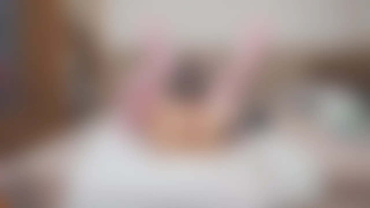 乳首いじりながらディルドオナニーするピンクマイクロビキニ豚さん♂ (2/2)