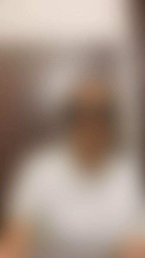 フォロワーさんからのリクエストでおっぱいモミモミして、下半身を下着越しに触ってます。
○○○がいる中、バレないように静かに撮影しました(^◇^;)
人妻主婦のエッチな日常を垣間見たい方、ソフトなえちえちが好きな方におすすめです♪
※違法な動画ではありません。 (2/2)