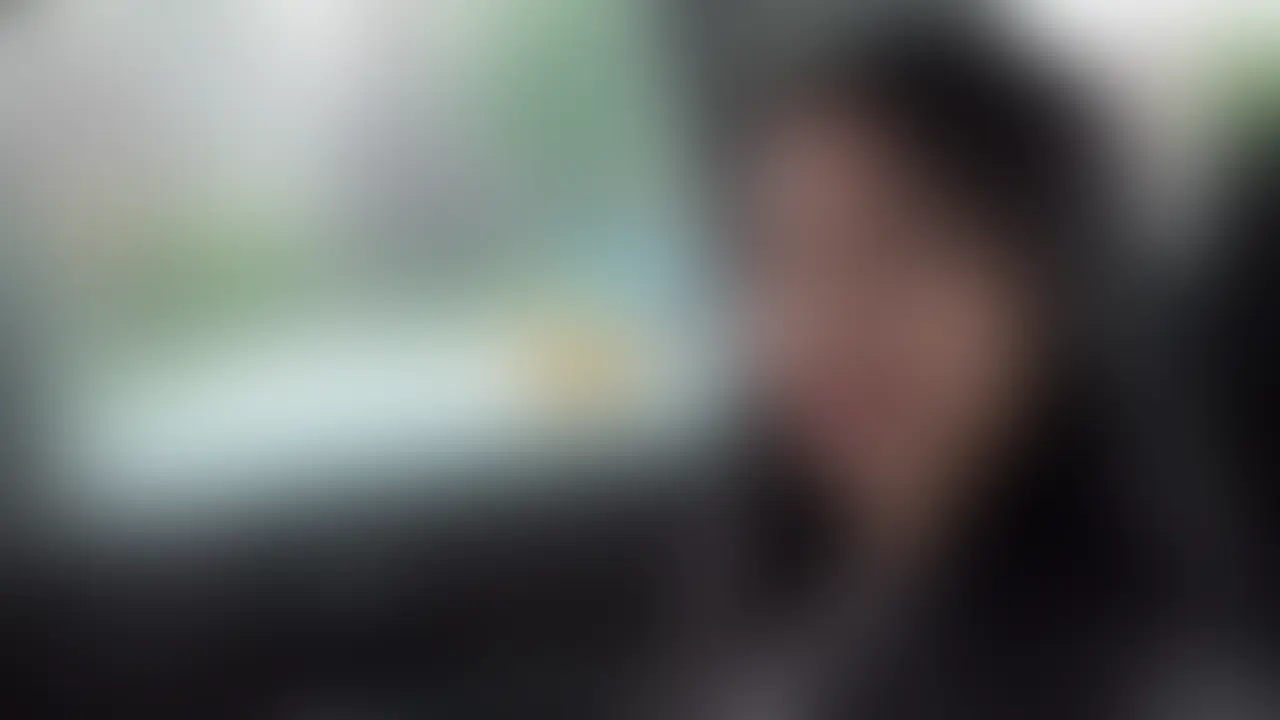 【ロイヤルプレミアムプラン完全顔出し版】
🔥まさかのハプニング…🔥
パ⚫︎の前で初めての生中出し
断れずそのまま3P&上書き
※今回はまさかのハプニングが起き、
私の前で初めての生中出し。
そのままザーメンたっぷりの妻のおまんこを吸い出し
上書き中出ししちゃいました。
単独様をお呼びしてソファーで前戯。
下着を脱がすと
まさかの女の⚫︎の日…。
焦った妻は
「汚してしまって、ごめんなさい」
単独様は優しく
「気にしないで下さいね。」
そこで悪い私は
「じゃあ、お口でご奉仕してあげなさい」
妻
「お詫びします…」
いつも以上に丁寧なフェラ。
それを見てるだけで興奮して、そのまま3Pに。
調子にのった私は
「そのまま生で入れてもらったら?」
「いやだけど…申し訳ないから…」
拒みきれないまま、騎乗位でそのまま生挿入。
「あ、いや。。」
初めて妻に他人のものが生で入る瞬間を見て嫉妬しながらもフル勃起。
私のモノをフェラさせながら目の前で繋がる二人。
この距離で見るのがたまらない。
「もう中に出してもらいなよ?」
少しずつ崩れていく妻。
「はい…中に下さい…」
「いいんですか?」
「たっぷり出してもらいなさい」
そのまま奥で放たれる精子。
うっとりした表情の妻。
ダラダラと垂らしながら
「パ⚫︎ごめんなさい。」
もう我慢できず、そのまま覆いかぶさる。
舐めて、吸い出して、そのまま上書き。
まだ残っている感触と匂いに
その日は三回上書き。
それから1週間は、ほぼ毎日のように。
NTR冥利に尽きます笑 (2/2)