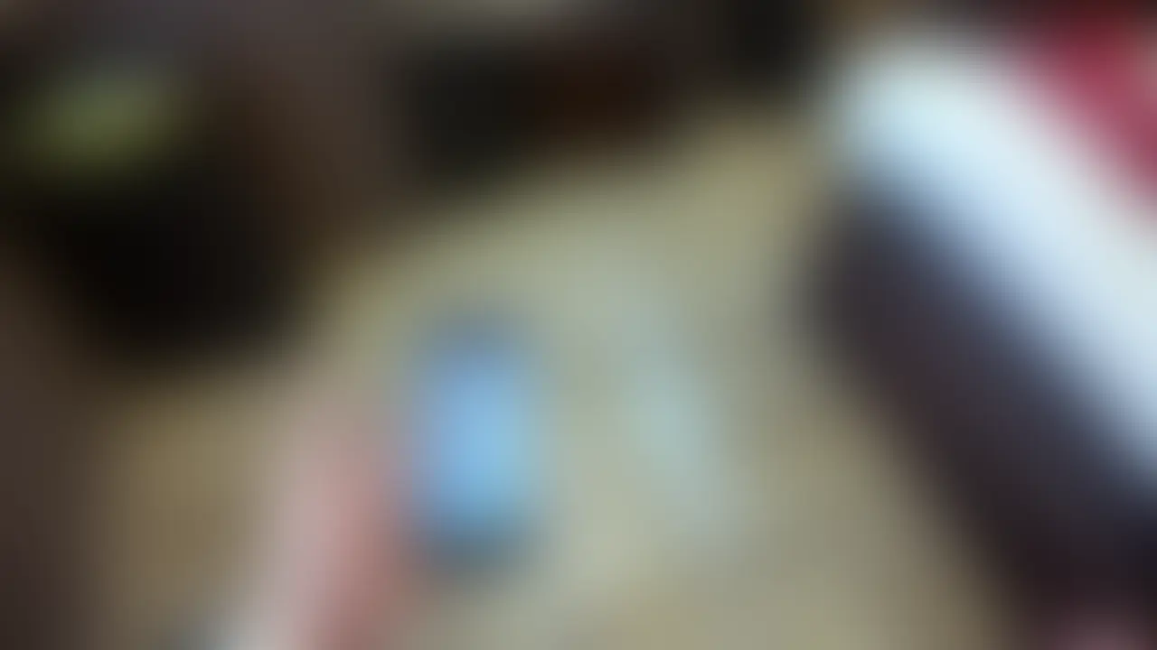 ドアが開いた瞬間、さらっと揺れる黒髪ミディと満開スマイルが直撃し、「今日は大当たりだ」と一気にスイッチが入りました。白襟ギンガムの可憐コーデからでもわかる迫力Gカップ、タオル一枚で近づかれた谷間圧は想像超えで二度見必至です。158cmのコンパクトさで抱き心地も約束されたシルエットに、きらっと光るネックレスが動くたび視線を誘導し、ピンク系ネイルが仕草に彩りを添えます。トークは明るいボケ→口元を隠して照れ笑い→いたずら視線で半歩詰める三拍子がクセになり、褒め言葉には声のトーンが跳ねて肩をちょこんと寄せる甘さが追い打ちをかけます。要所で笑いを拾うツッコミや手遊びがテンポを途切れさせず、気づけば「もう終わり?」と時計を疑う体感ショート。まだ“本気甘えモード”を見せていない伸びしろも込みで、早期リピート不可避です。余裕で即リピ確定!!
#ワイ渾身の口コミレビュー投稿用作文
#ふゆか 本編
https://myfans.jp/posts/8cd2e65b-f8da-4b30-ae1e-b2ac16cd2cca (2/2)