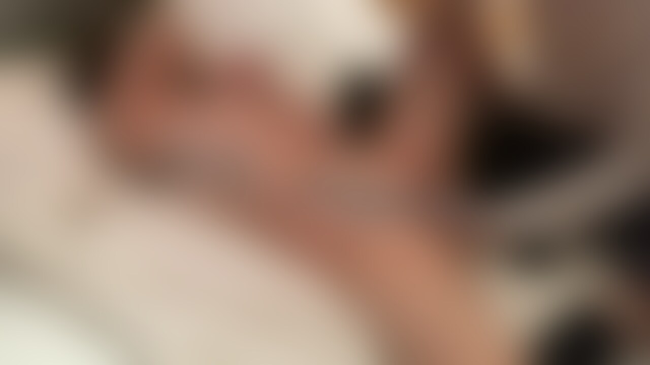 去年は私に初対面で中イキを覚え込まされ、3回ほど快楽漬けにされちゃったマゾメスるなちゃん。1ヶ月半ほど会わなかった間にすきぴとはほぼお別れ状態。そして新しく『身体の相性が最高に良い』というセフレが出来ていました。素晴らしいですね、こんな変態マゾを作り出していきたいんですよ私は(╹◡╹)
とはいえ私に与えられる快楽の味を忘れられては困るので、しっかりと彼女に○○○される快感を思い出させます。指挿れから数秒で中イキさせられ、イク時はちゃんと事前申告することを思い出させられて、イキ潮吹かされて、やりたい放題されてるのにゾクゾクしちゃうるなちゃんは可愛いですね🥰
下品なアヘ声をあげさせながら、この身体を開発したのは誰なのか・この身体を一番気持ち良くしてくれるのは誰なのかをしっかり思い出させてやります。ビンタ・○○○・○○○め。何をされても軽率に膣を締めちゃうマゾメスちゃんに仕立て上げてやったのは誰ですかね?(╹◡╹)
指でこれだけ気持ち良くなるんですから、この先が楽しみですよね~
このシリーズのフルサイズ動画はこちら↓
https://myfans.jp/posts/fbaa8b76-2741-474e-af0c-2216e4d4b623
こちらの動画をより鮮明に見たい方はこちら↓
https://myfans.jp/posts/6b3a6960-46c5-408f-ac1a-08ad8c871cbc
気に入った動画にはイイネやシェアで反応して下さると嬉しいです。メッセージや質問箱等への感想・フォームへのリクエストもお待ちしています (2/2)