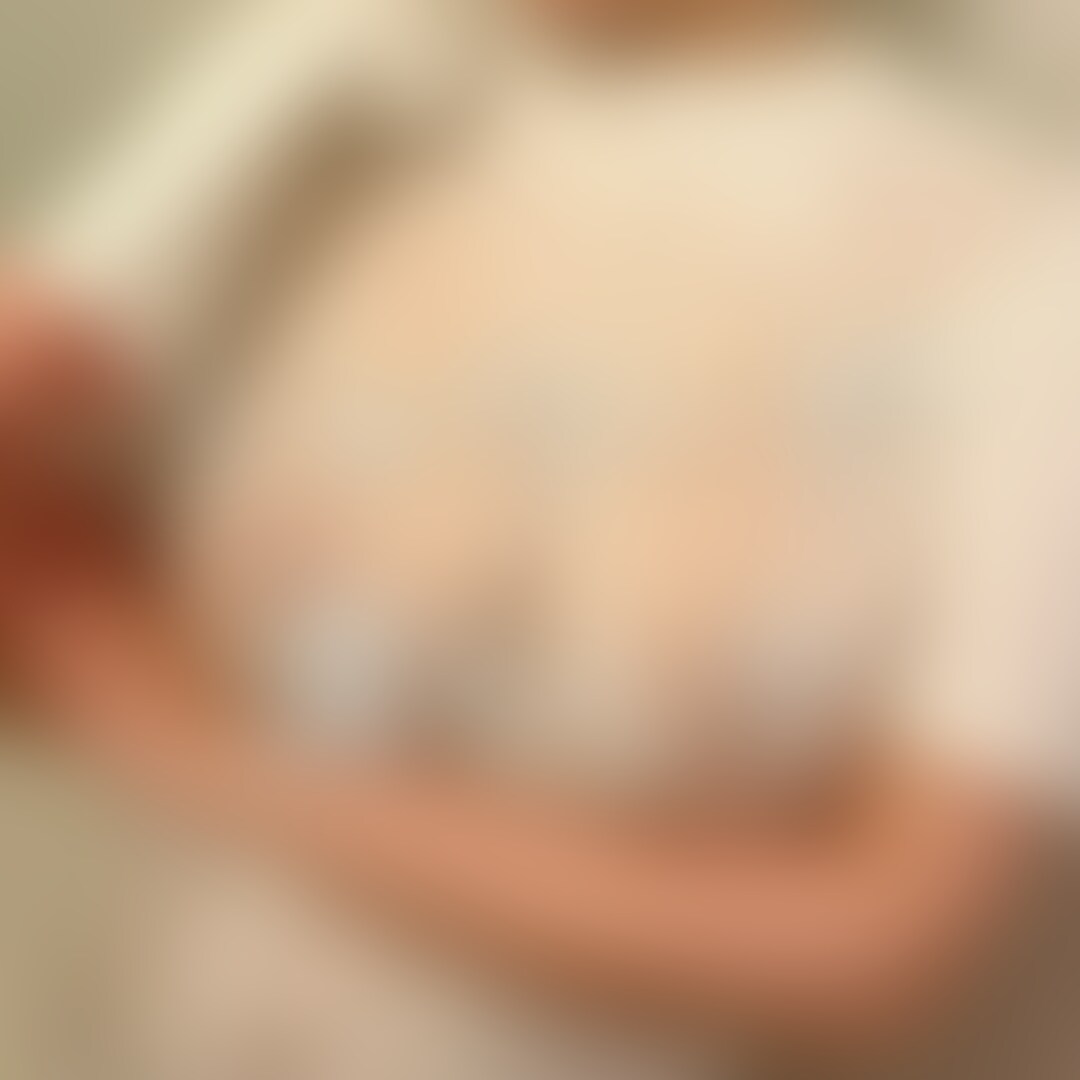 ✨あすかの声、初公開✨
今回の動画は声がメインだから、普通にお話しながらシャツをシャワーで濡らしていくつもりだったんだけど…
乳首を見られながら声も聞かれるっていう、わたしにとって恥ずかしすぎるシチュエーションに、シャツ以外のところも濡れてきちゃって大変なことに…
すっごくドキドキして◯◯時の声も入っちゃったのは、みてくれたひととあすかのひみつね🤫🤫
普通の声だけじゃなくてえっちな声も入っちゃってるから、あすかのことをずっと応援したいって思ってくれてるひとだけにみてほしいです。 (2/2)