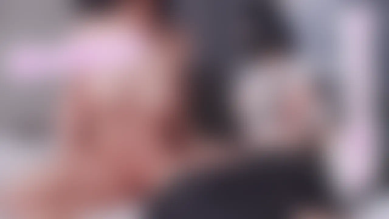ボーイッシュな彼女のギャップに悶絶!
じっくり攻めるローター乳首開発で大興奮⁉️
生おち◯ぽと振動の快感に耐えられず泥沼ピストンで堕ちる💕 (2/2)
