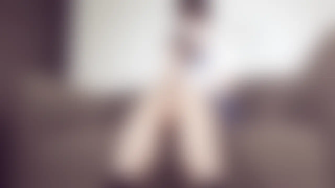 [sachi 妄想#001] ソファに腰かけたまま、少しだけ無防備に


sachi、25歳。
介護職として働く人妻。

仕事を終え、制服に着替え、
ソファに腰を下ろしたほんのひととき。
誰かに見せるつもりはなかったはずの仕草が、
ふとした拍子に、無防備な瞬間を生んでしまう。

旦那に内緒で続けている撮影。
それは刺激を求めるためではなく、
自分のために過ごす、静かな時間。

これは、
sachi が自分のために過ごす、静かなひとときの記録です。 (2/2)