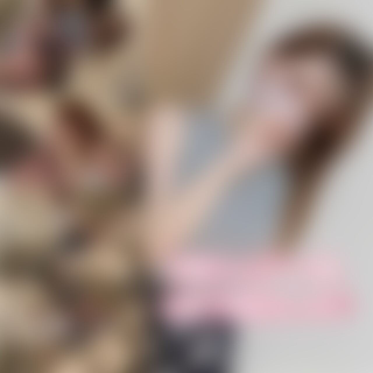 やっほ♡
いつもタイトなドレスやスカートばっかりだったので
たまには花柄フレアスカート着てみた🥰
ちょっと暑くなってきたのでノースリニット着て
デートしてきました❤️
さて、まぁこんな服で着衣えっち
しちゃうわけですが、今回は最初固定カメラ、
最後はハメ撮りです♡
騎乗位のシーンはいつも上手く撮れなかったので
今回は彼に自撮り棒持ってもらい第三者が撮ってる風に
してみました笑
気持ちいいのに自撮り棒持たされて手がプルプルしてる
彼氏可哀想だった🤣🤣🤣
スカートの中に手を入れられてる自分見て
編集中にムラムラして大変でした😂
お○○○さん風めぐの着衣えっちをお楽しみください❤️
別アングルVer.はこちら❤️↓↓↓
https://myfans.jp/posts/376bd3df-f173-4637-811e-929ed70362ec (2/2)