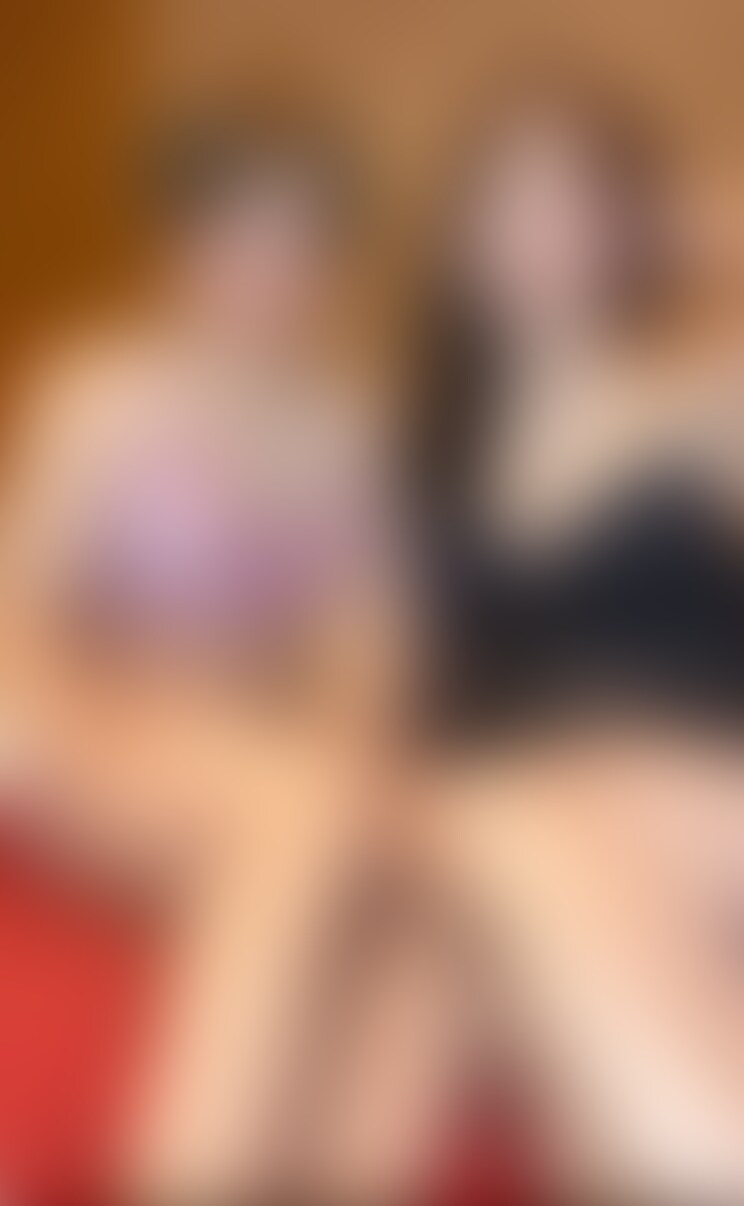 綺麗なお○○○さんにクリちんぽと雑魚まんこたくさんいじめて貰いました…。Part.2完結編です。
クリちんぽは所詮はクリトリスなのでおちんぽ様には敵いませんでした。
初めておちんぽで中イキ出来て頭の中真っ白になりました‥。
生のおちんちんで中に出して貰うのハマりそうでヤバい💦
病気とか妊娠のリスクよりも一時の快楽に溺れていくデカクリバカまんこです…。 (2/2)
