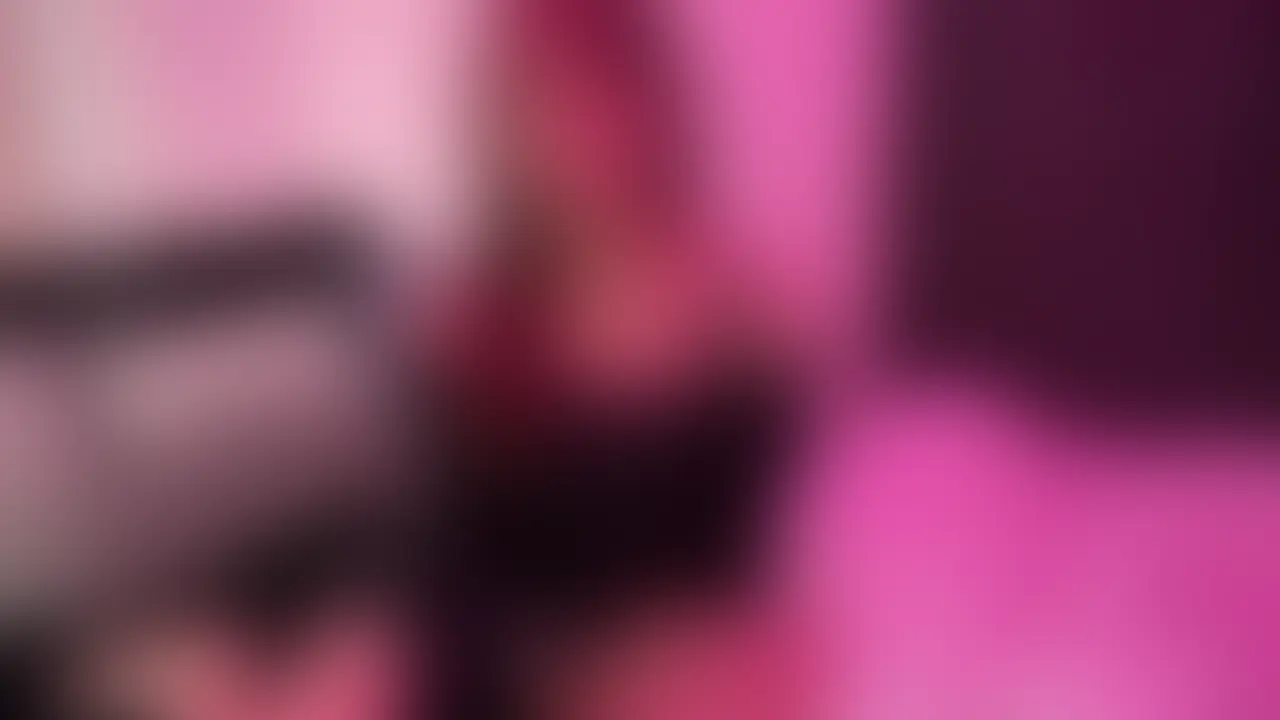 最近えっちしてなさすぎて、パンツの上からさわさわしただけでも腰へこへこさせちゃうしディルド入れてないのにいっちゃうの🥺 (2/2)