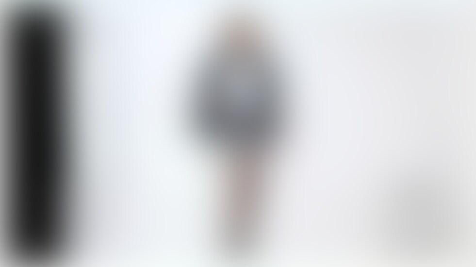 会社のマーケティング部で働いている26歳の女性。
地元北海道から関東に引っ越してきました。
美味しい食べ物が多いので北海道が好き。
両親が地元の食材を一人暮らしの部屋に送ってくれる。
学生時代はバレー部で
まとめ役が出来るリーダー的な存在。
我慢強く、頑張り屋さん。
お化け屋敷が苦手な怖がりでくすぐられるのに弱い。
肩くらいの長さの茶髪。
白のトップスとグレーのタイトスカート、ピンクの花柄のパンツとブラジャー。
身長は167cm。
肌が白くモチ肌、おっぱいがCカップのグラマーなスタイル。
休みの日はよく旅行にいく。最近は新潟のスキー場にスノボに行きました。
事前に何処に何時にいくかプランを決めておいて計画的に行動する。 (2/2)