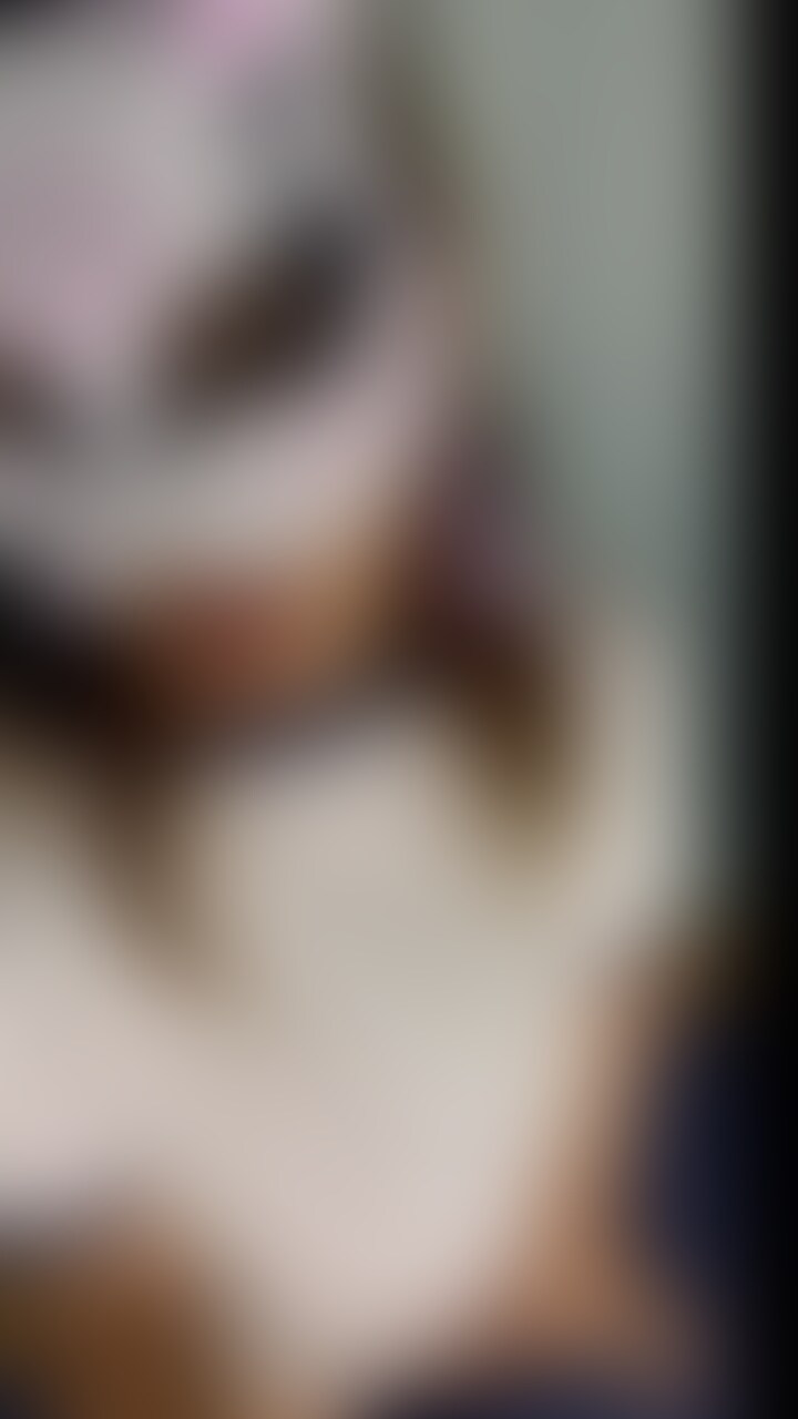 体操服&ブルマ⑩
妻の初オナニー動画自撮りVer.です❣
妻の可愛い顔が近くで見られます😍
喘ぎ声もはっきり聞こえてエロエロです💕
まんこの挿入部分を自分で撮りながらクリトリスに吸う部分がしっかり当たるようにまんこ開いたりしてます🥰
こんな姿見せてくれる妻じゃ無かったので感動です☺️
ひとりじゃイケんと言いつつも最後は「イッちゃったー」と言ってるし
その後も赤ちゃんの泣き声聞こえてるのにイキ続けてます❤️🔥
初めてにしてはなかなか見応えのあるエロオナニーです😁 (2/2)
