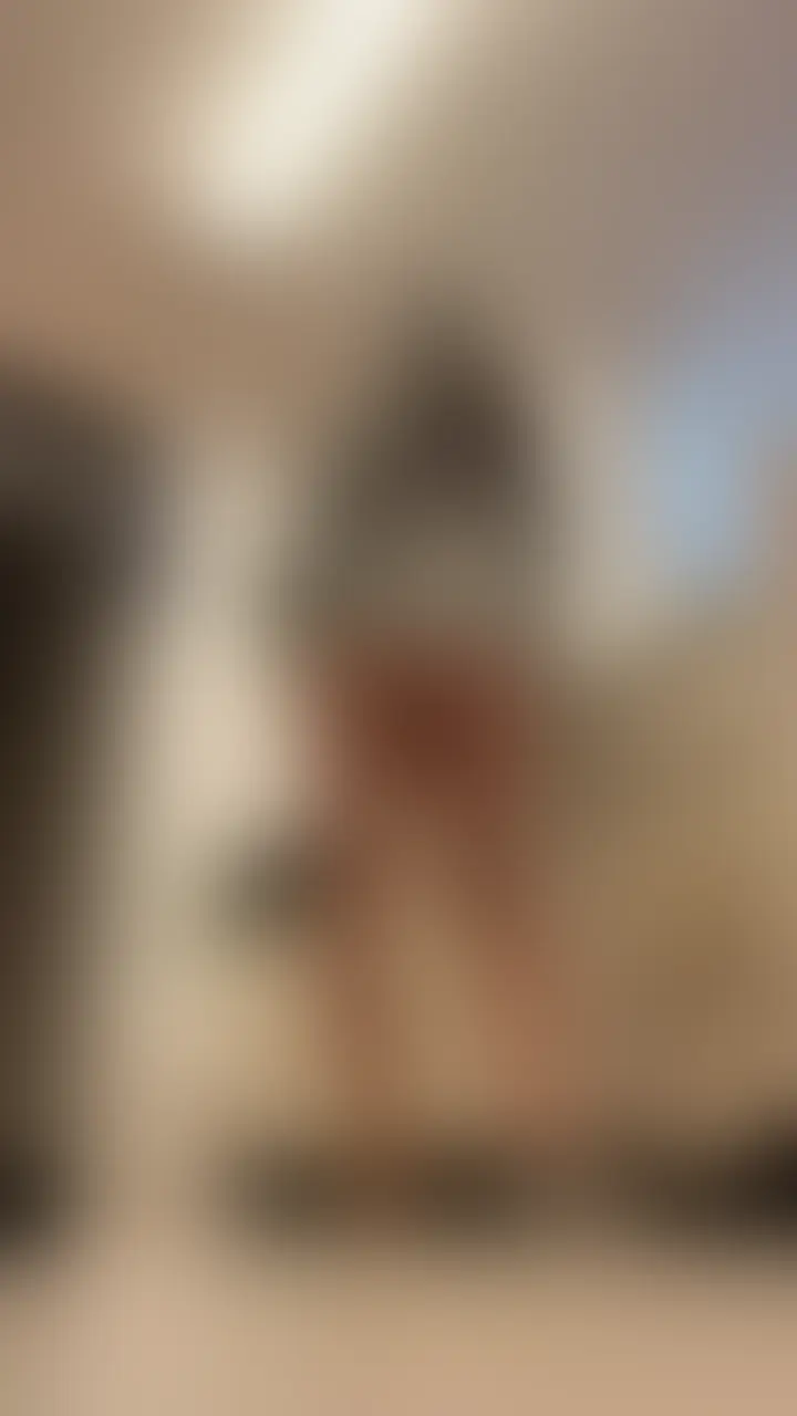 ハミ尻なミニスカな部屋着でキッチンにたつdeens妻のローアングル視点による日常映像となります
マニア向けな日常ムービー (2/2)