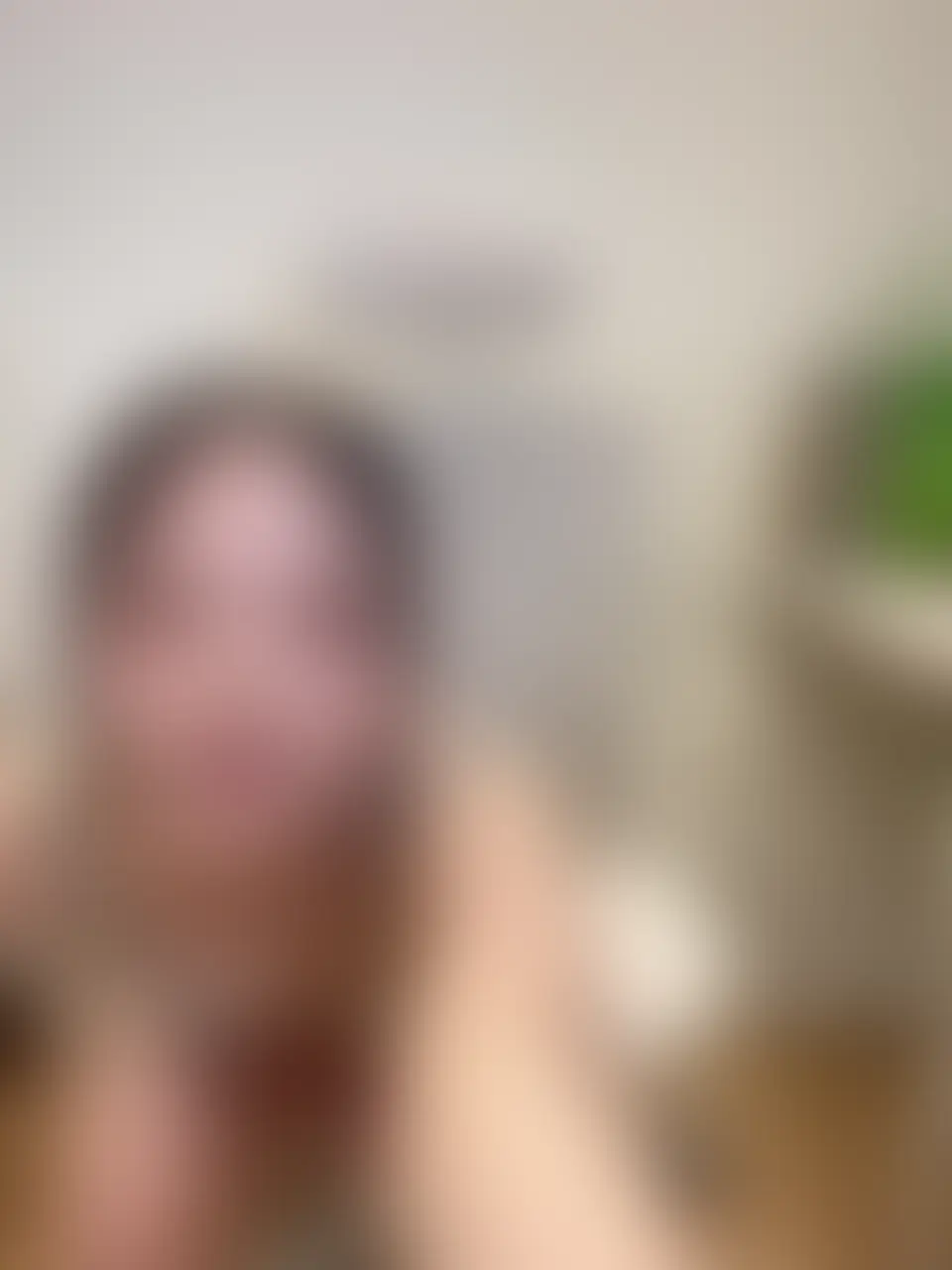 部屋で一人でゆっくりしてたら
ムラムラしてオナニーしたくなってきちゃった///笑
乳首に
よだれもたらしちゃって、、、///💕
ぬるぬるして気持ちよくて
乳首ギュッてするの止まらない、、、🙈
おもちゃも使って乳首刺激してたら
気持ち良すぎて
潮吹きしちゃった、、、😖💕
乳首だけで吹いちゃうなんてやばい、、、?🙈笑
でもそんなエマを見て欲しいです///💕
再生時間:13分12秒
#オナニー
#唾液
#潮吹き
#乳首オナ
#腰ヘコ
#電マ
#美人
#美乳
#AV女優 (2/2)