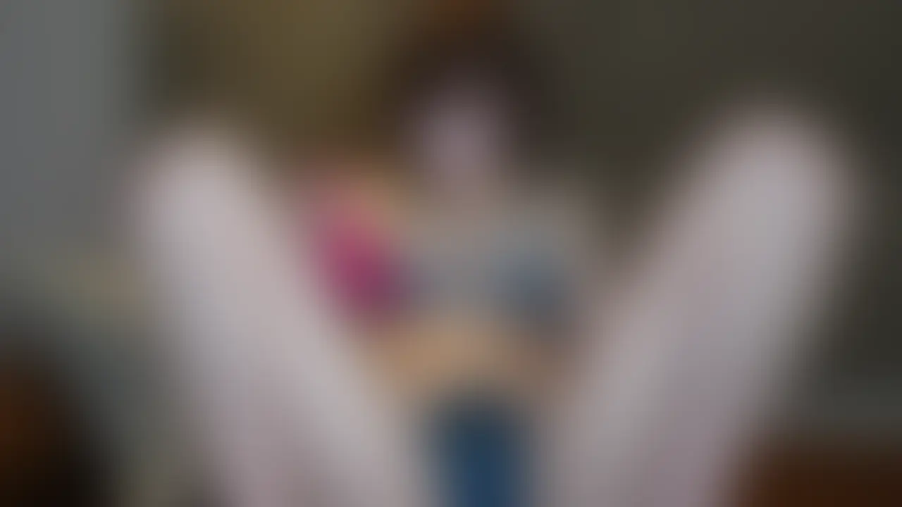 新しいおもちゃ見つけたんだけどさ
これめちゃくちゃにヤバい代物でした…
中に入れると細いのにすごい振動で…
クリにも当たるんだけど、クリを攻める部分が
勃起したクリの周辺を回りながら刺激してくるの
この2点攻めがもう気持ち良過ぎて
何度も出し入れしてると何度も潮吹きしちゃったよ…
またシーツがびちゃびちゃ🥺
みんなもオススメのおもちゃあったら教えてね♡ (2/2)